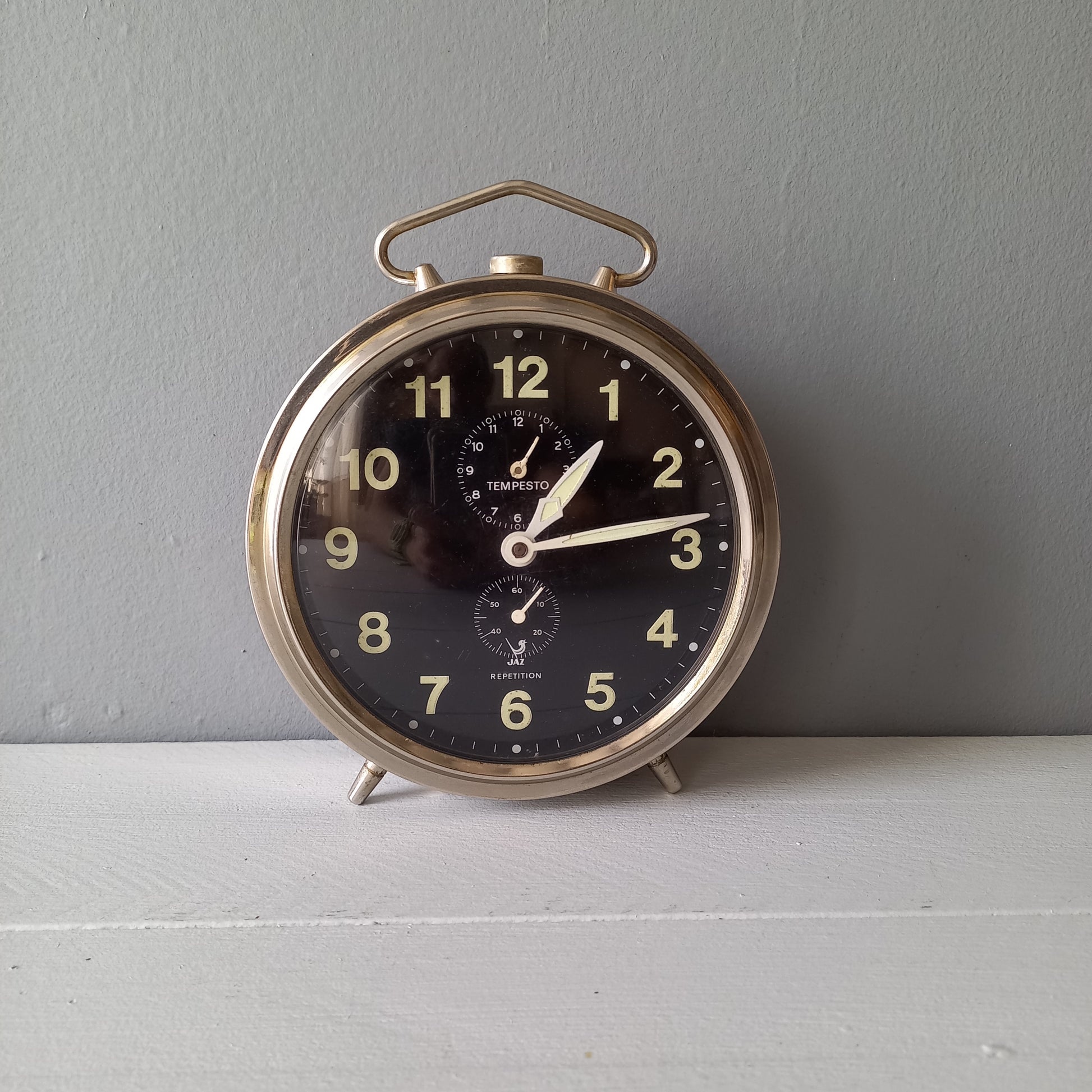 A large French vintage alarm clock by premier clock manufacturer Jaz. In good working condition including the alarm. This mechanical clock gives a pleasing ticking sound that varies in speed sometimes. Circa. 1970s.