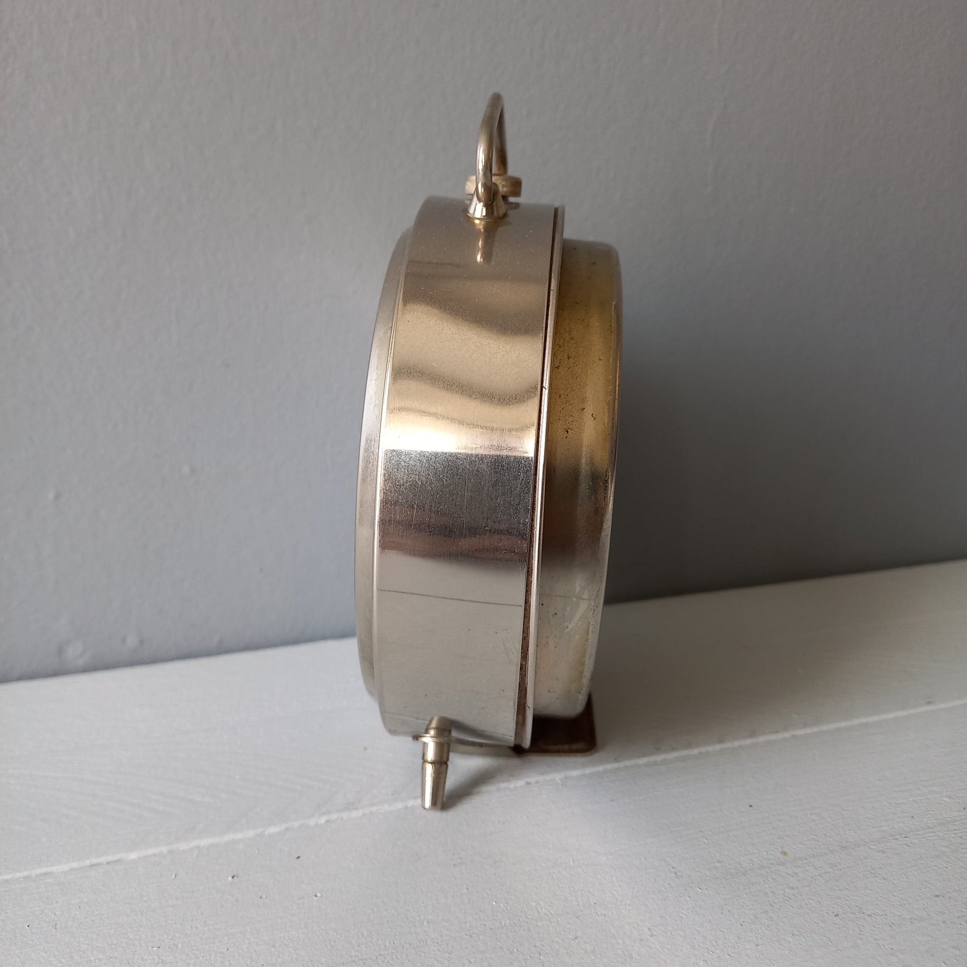 A large French vintage alarm clock by premier clock manufacturer Jaz. In good working condition including the alarm. This mechanical clock gives a pleasing ticking sound that varies in speed sometimes. Circa. 1970s.