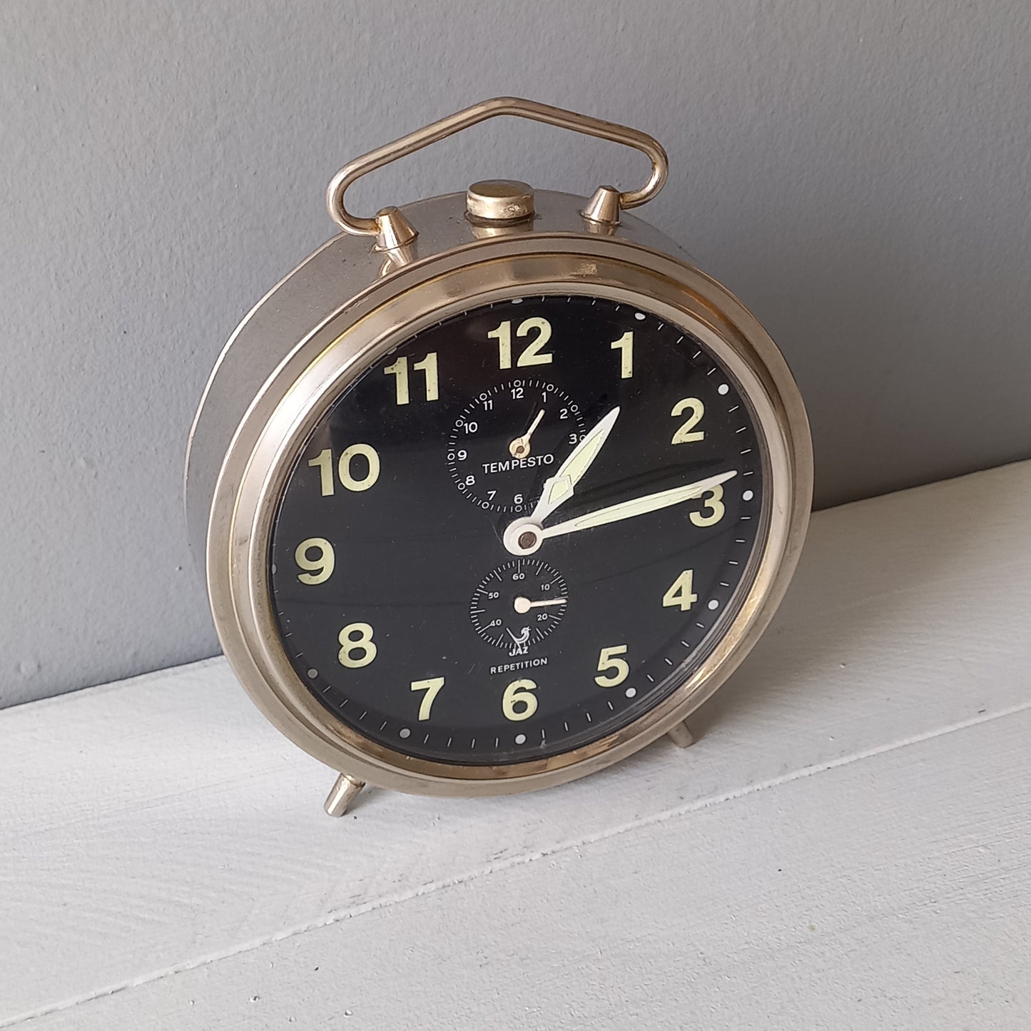 A large French vintage alarm clock by premier clock manufacturer Jaz. In good working condition including the alarm. This mechanical clock gives a pleasing ticking sound that varies in speed sometimes. Circa. 1970s.