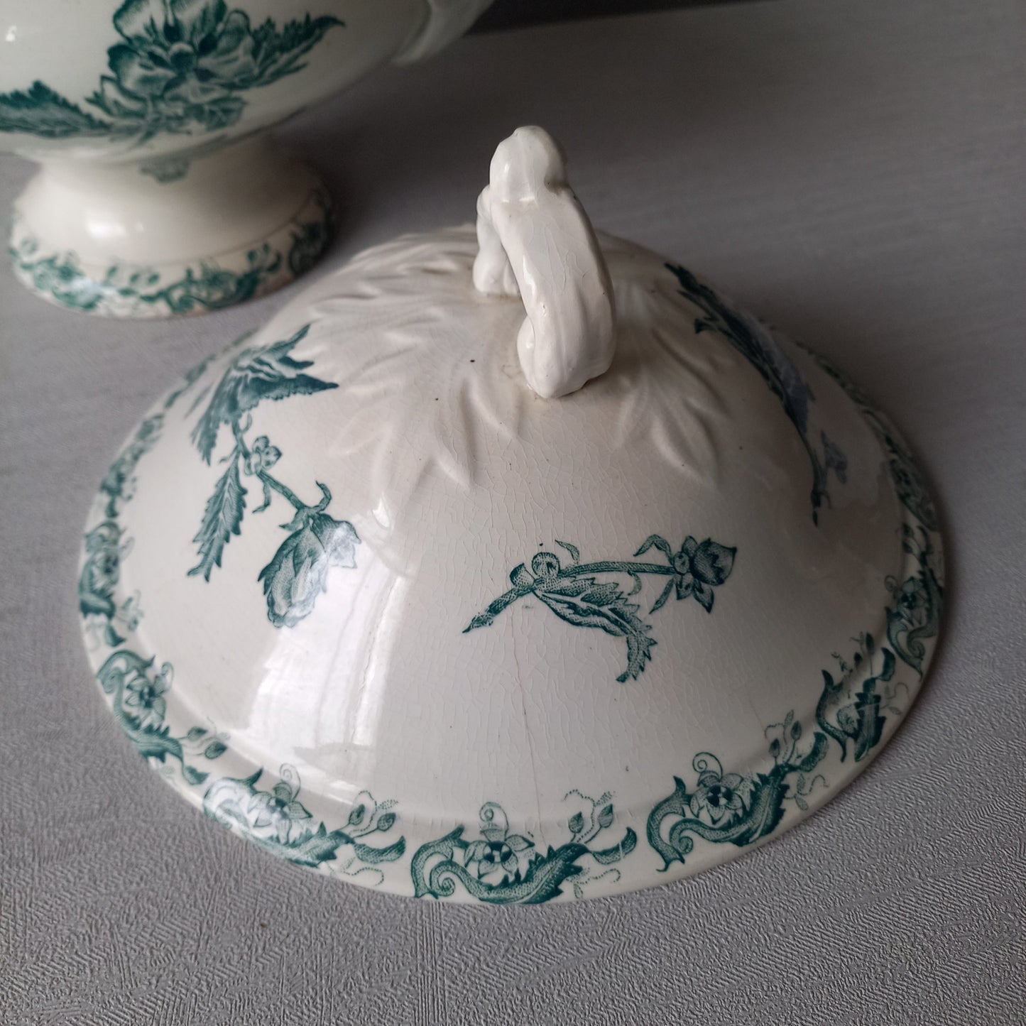 A delightful small-sized antique ironstone soup tureen by French manufacturer, St. Amand. This tureen is adorned with a beautiful teal coloured floral transferware pattern and has a splendid little handle on the lid. In summary, an elegant piece with just enough patina of age to give it character.