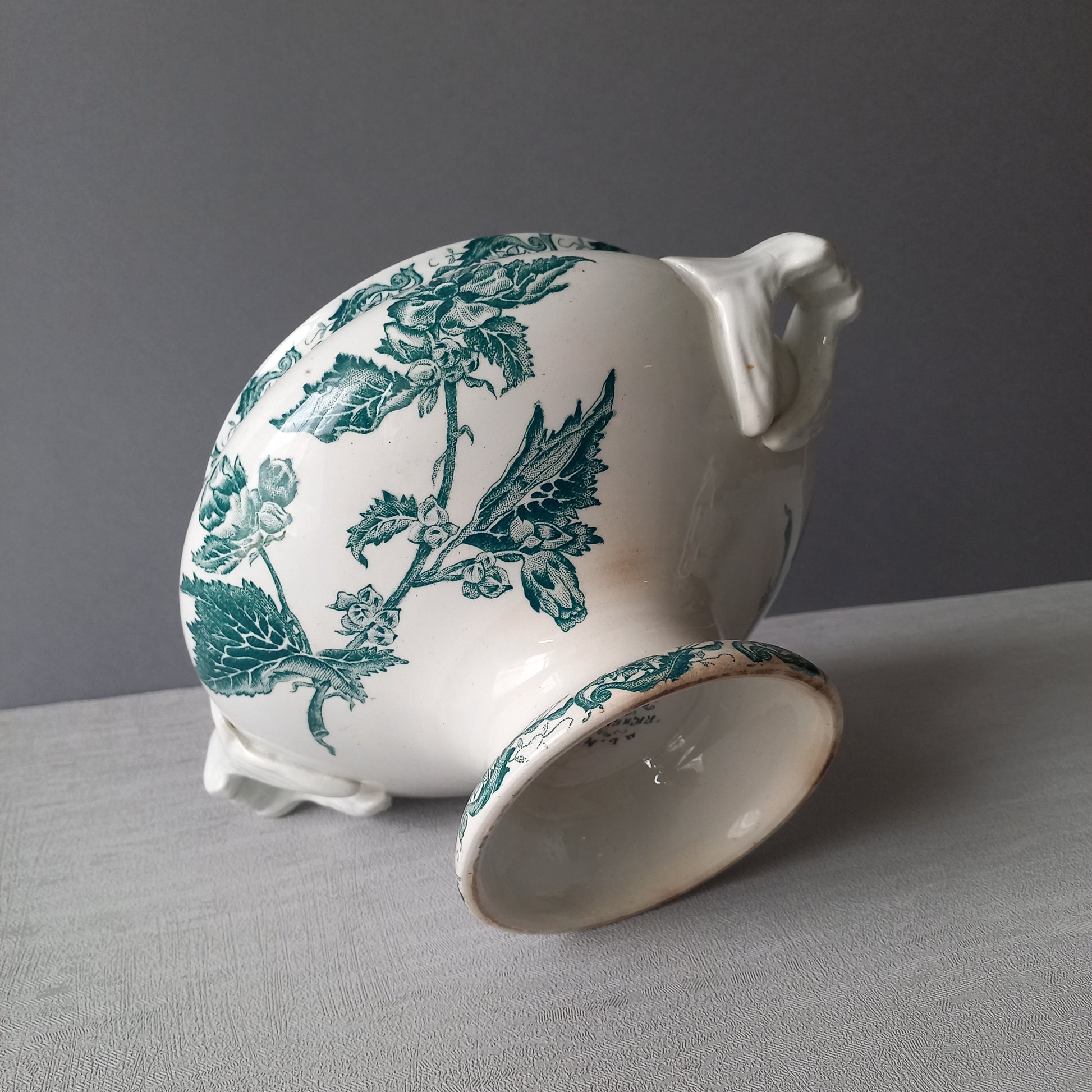 A delightful small-sized antique ironstone soup tureen by French manufacturer, St. Amand. This tureen is adorned with a beautiful teal coloured floral transferware pattern and has a splendid little handle on the lid. In summary, an elegant piece with just enough patina of age to give it character.