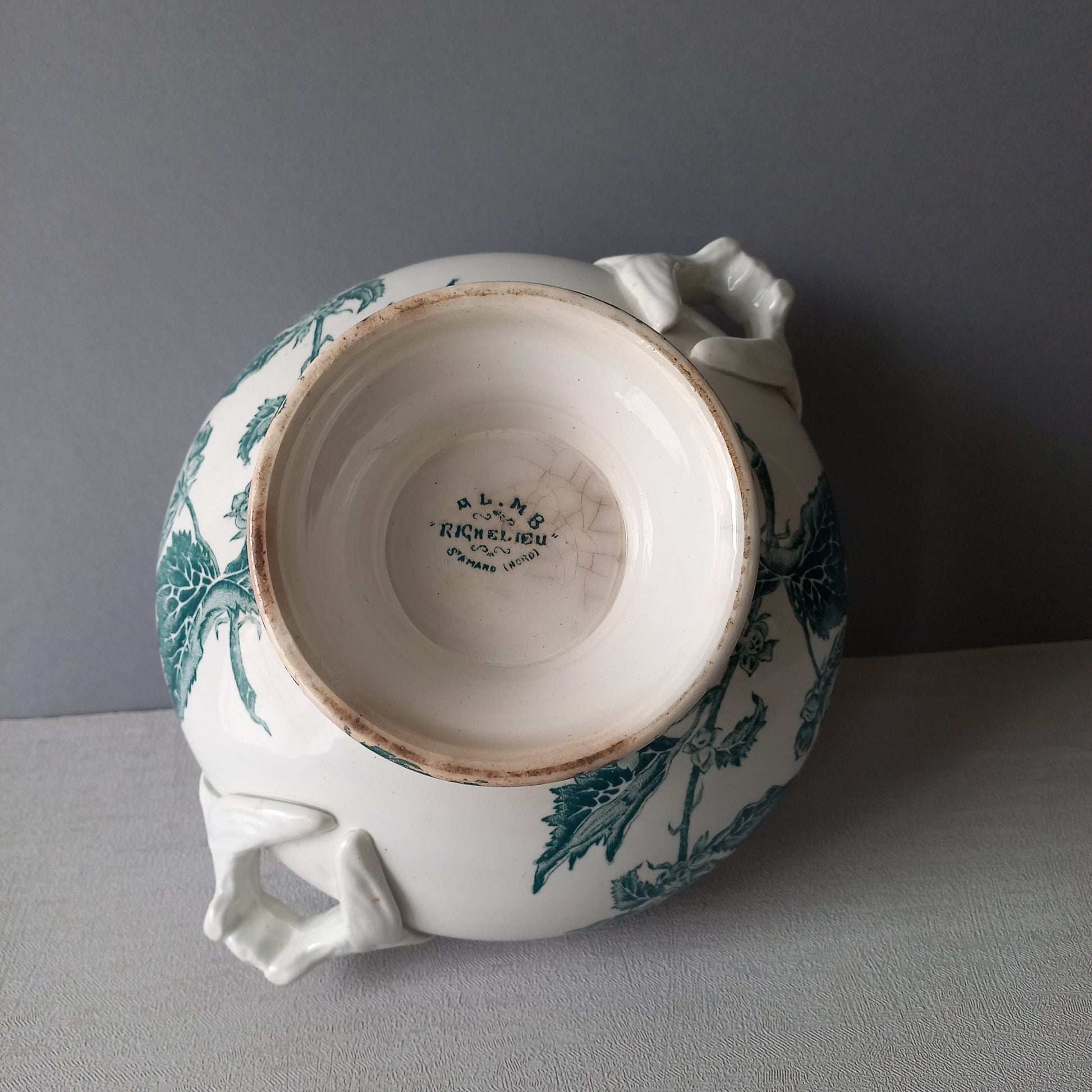 A delightful small-sized antique ironstone soup tureen by French manufacturer, St. Amand. This tureen is adorned with a beautiful teal coloured floral transferware pattern and has a splendid little handle on the lid. In summary, an elegant piece with just enough patina of age to give it character.