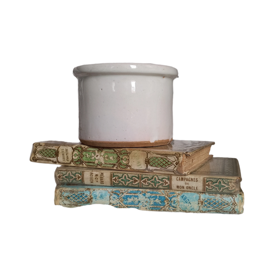 Petite marmite ancienne en faïence émaillée blanche de France