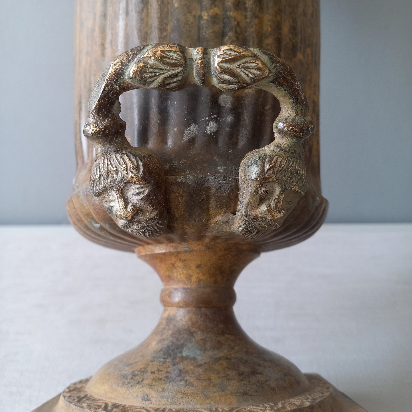 GRAND vase urne en métal art nouveau antique français, porte-parapluie décoratif