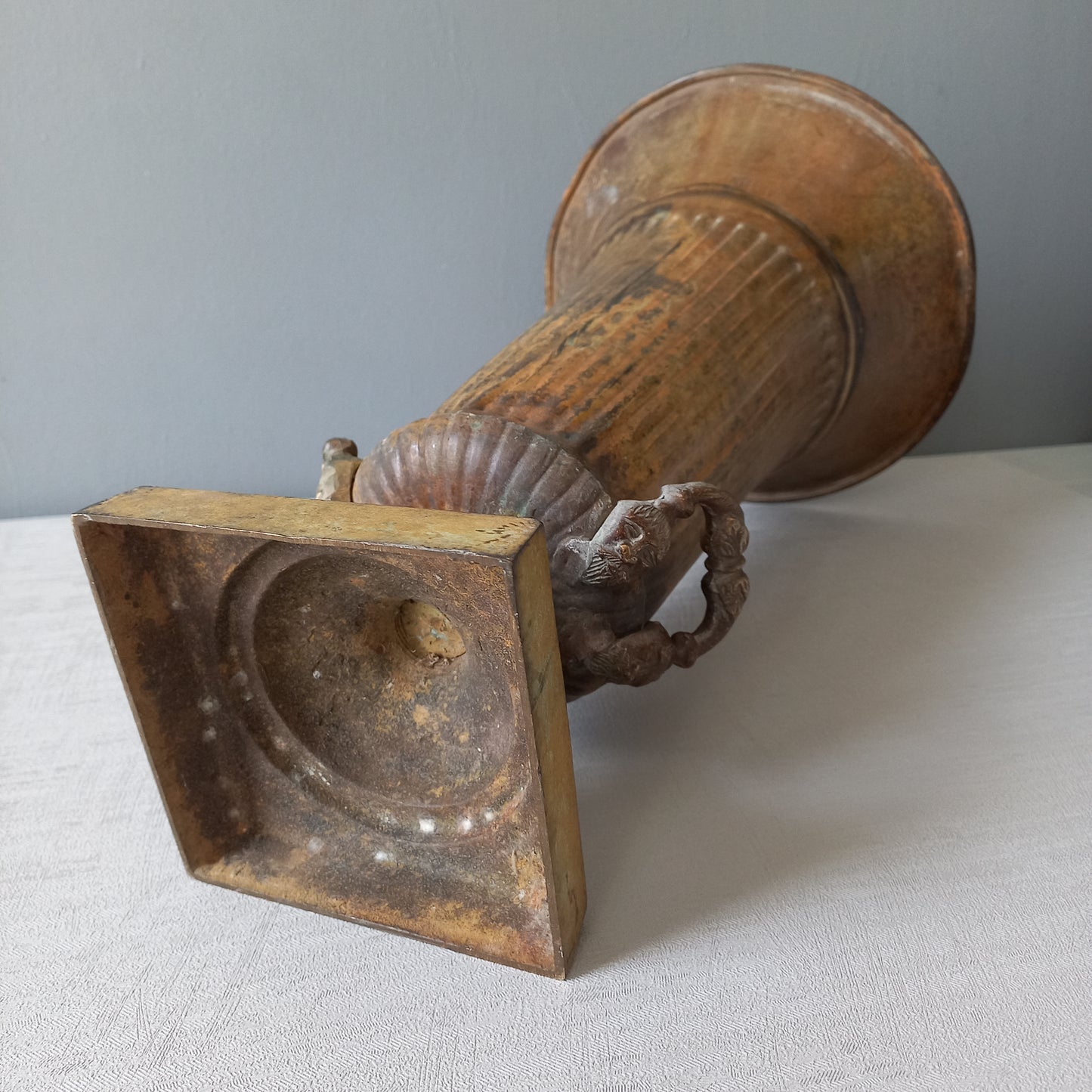 GRAND vase urne en métal art nouveau antique français, porte-parapluie décoratif