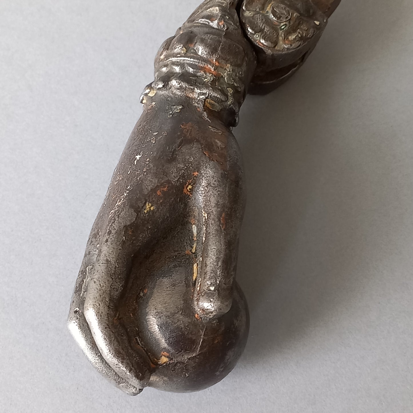 Heurtoir de porte ancien français en fonte, heurtoir de porte en forme de main de femme