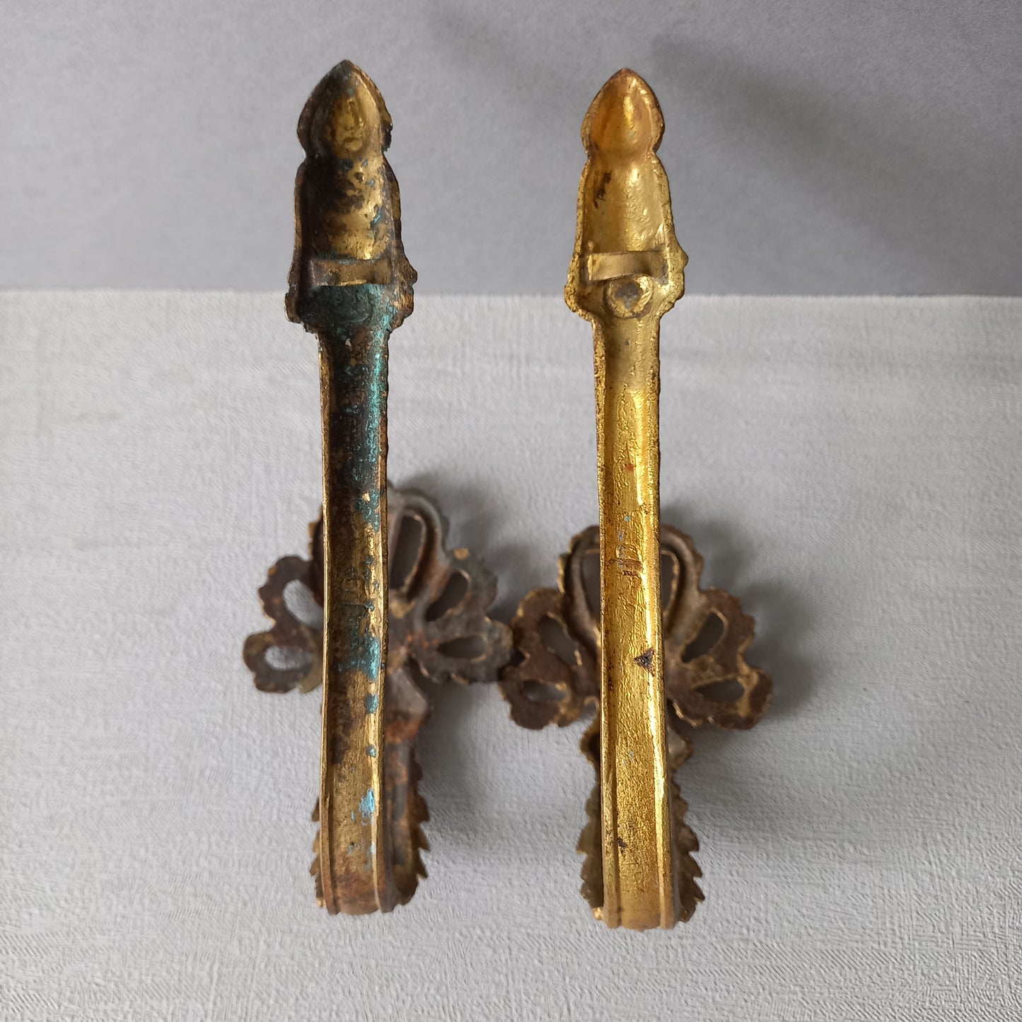 Embrasses ou embrasses de rideaux décoratives anciennes françaises en laiton, bronze