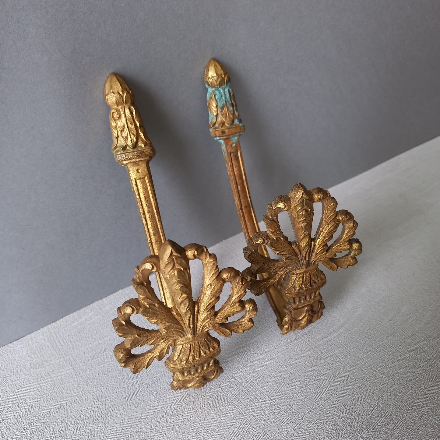 Embrasses ou embrasses de rideaux décoratives anciennes françaises en laiton, bronze