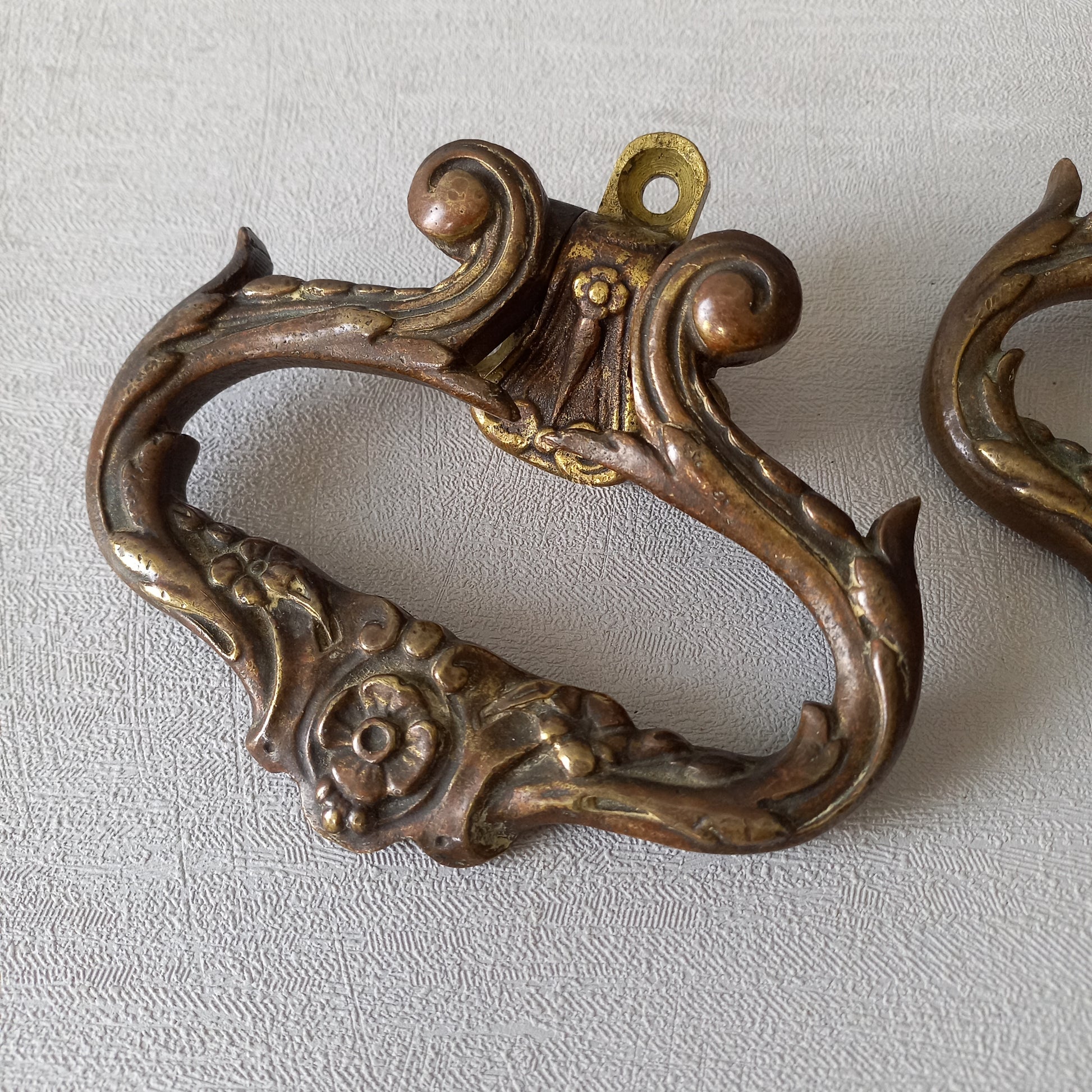 A stunning pair of French antique highly decorative bronze/brass drawer handles that have the maker's numbers to the rear, and are heavy, quality pieces that will be the wonderful finishing touch to a piece of furniture.