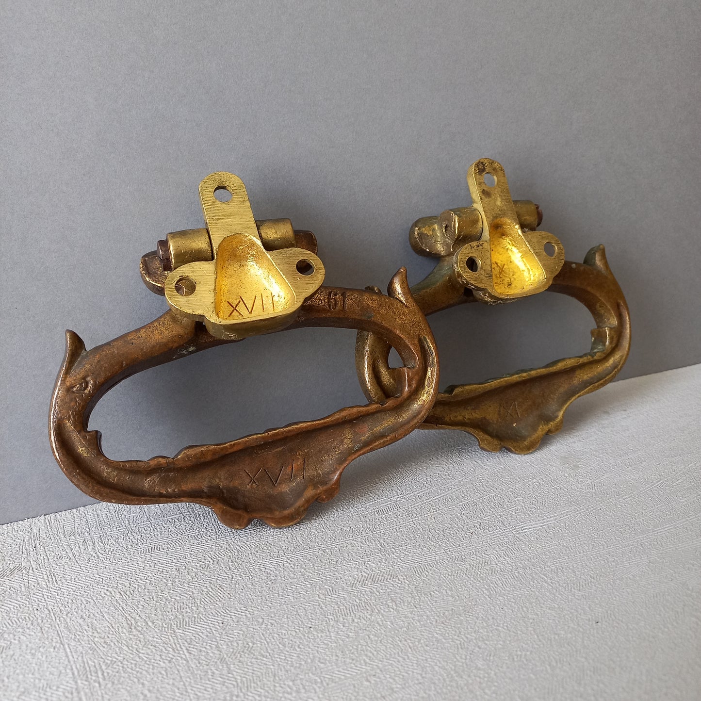 A stunning pair of French antique highly decorative bronze/brass drawer handles that have the maker's numbers to the rear, and are heavy, quality pieces that will be the wonderful finishing touch to a piece of furniture.