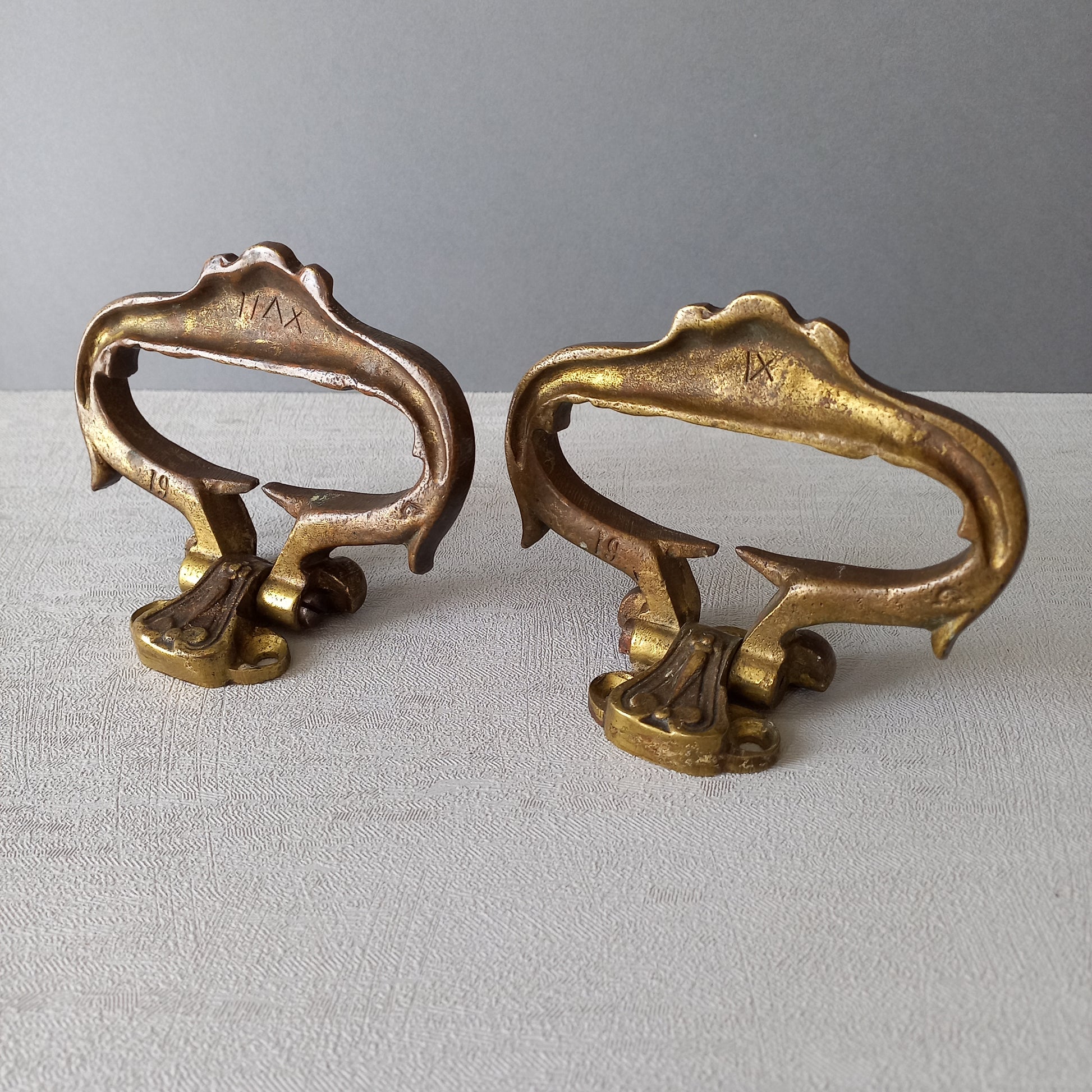 A stunning pair of French antique highly decorative bronze/brass drawer handles that have the maker's numbers to the rear, and are heavy, quality pieces that will be the wonderful finishing touch to a piece of furniture.