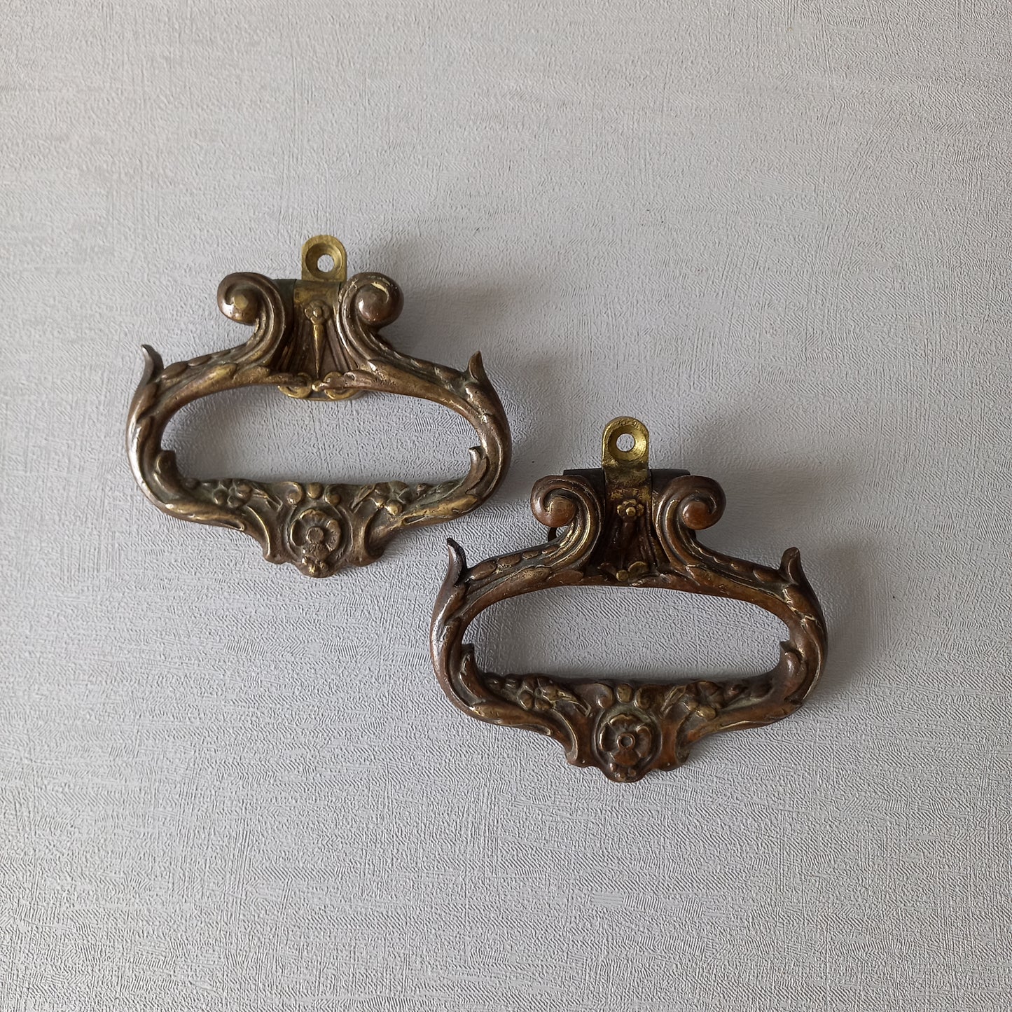 A stunning pair of French antique highly decorative bronze/brass drawer handles that have the maker's numbers to the rear, and are heavy, quality pieces that will be the wonderful finishing touch to a piece of furniture.