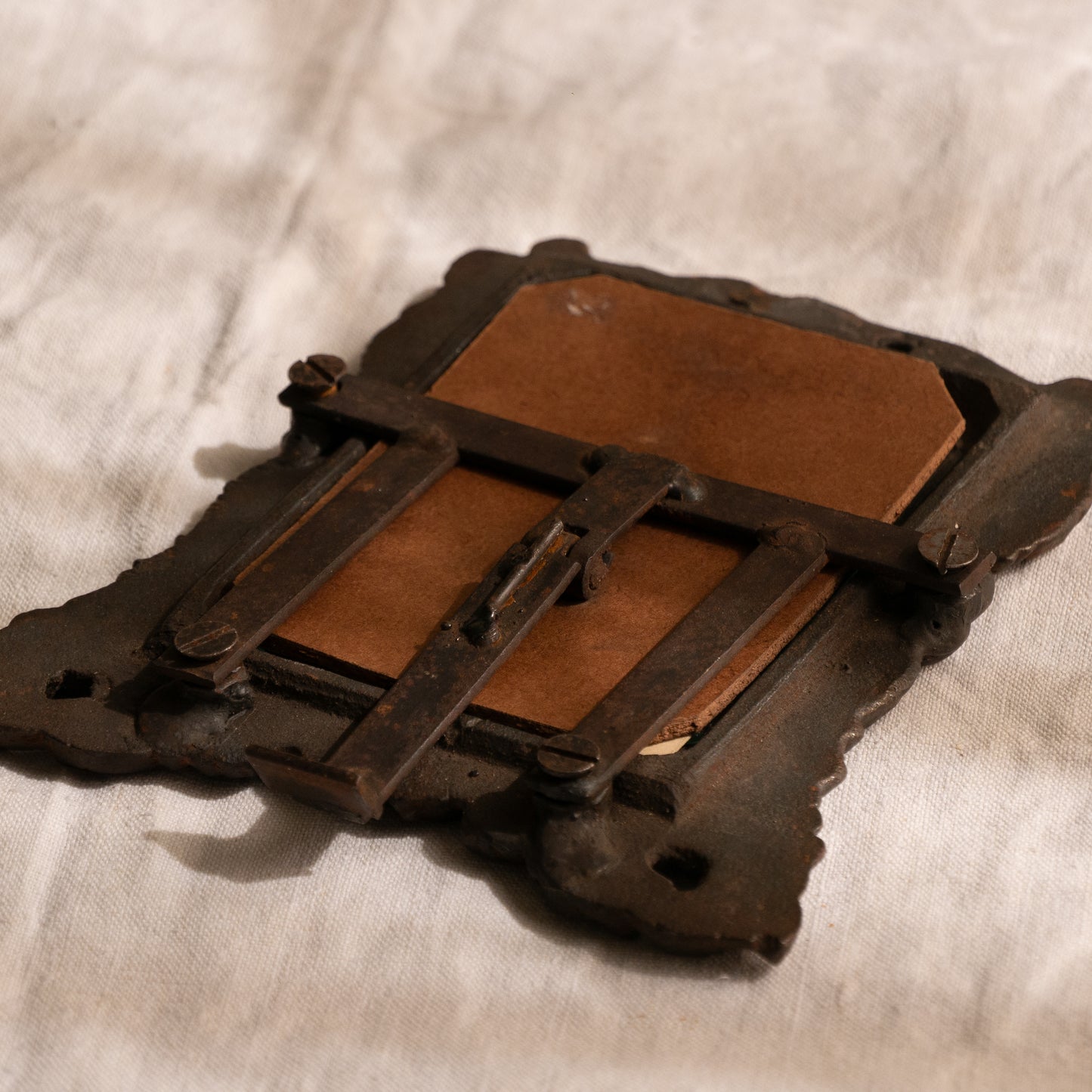 Petit cadre photo vintage en fonte de France