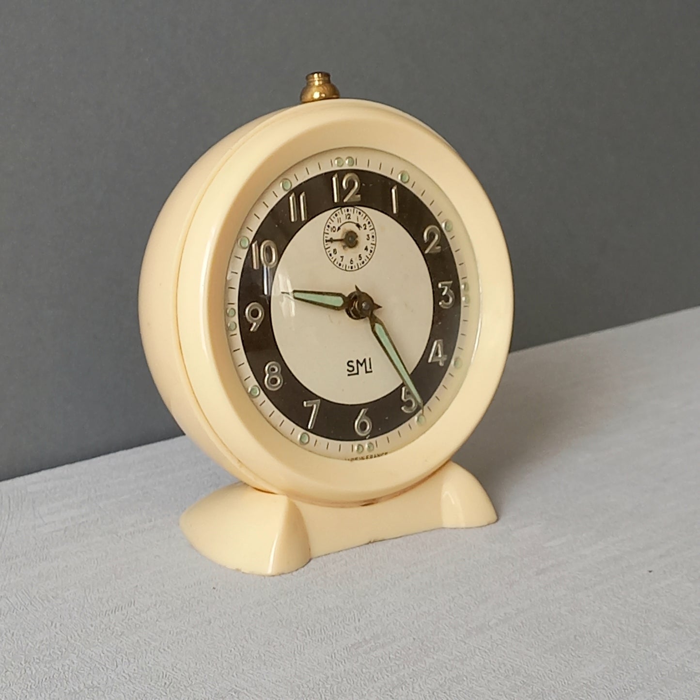 Réveil vintage crème français par SMI, horloge mécanique art déco