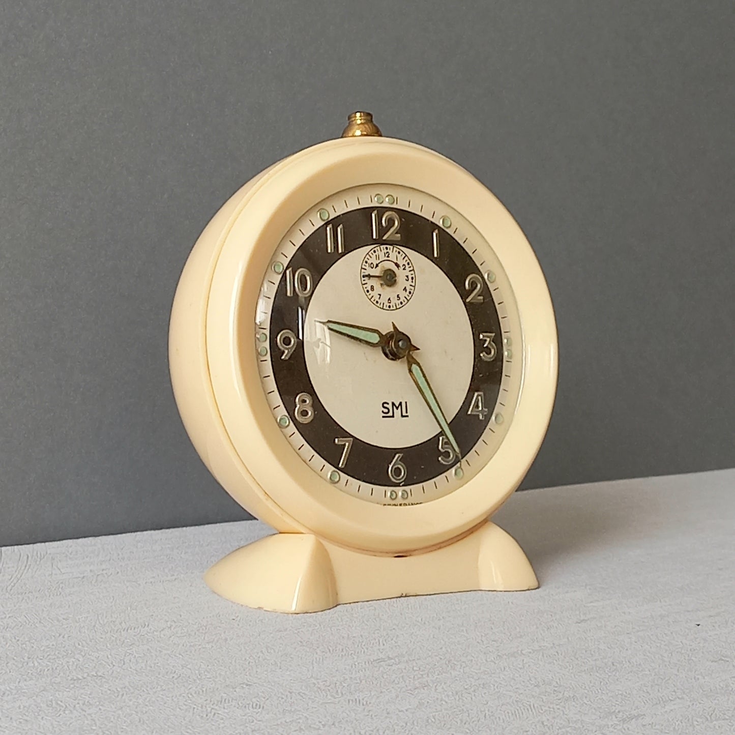 Réveil vintage crème français par SMI, horloge mécanique art déco
