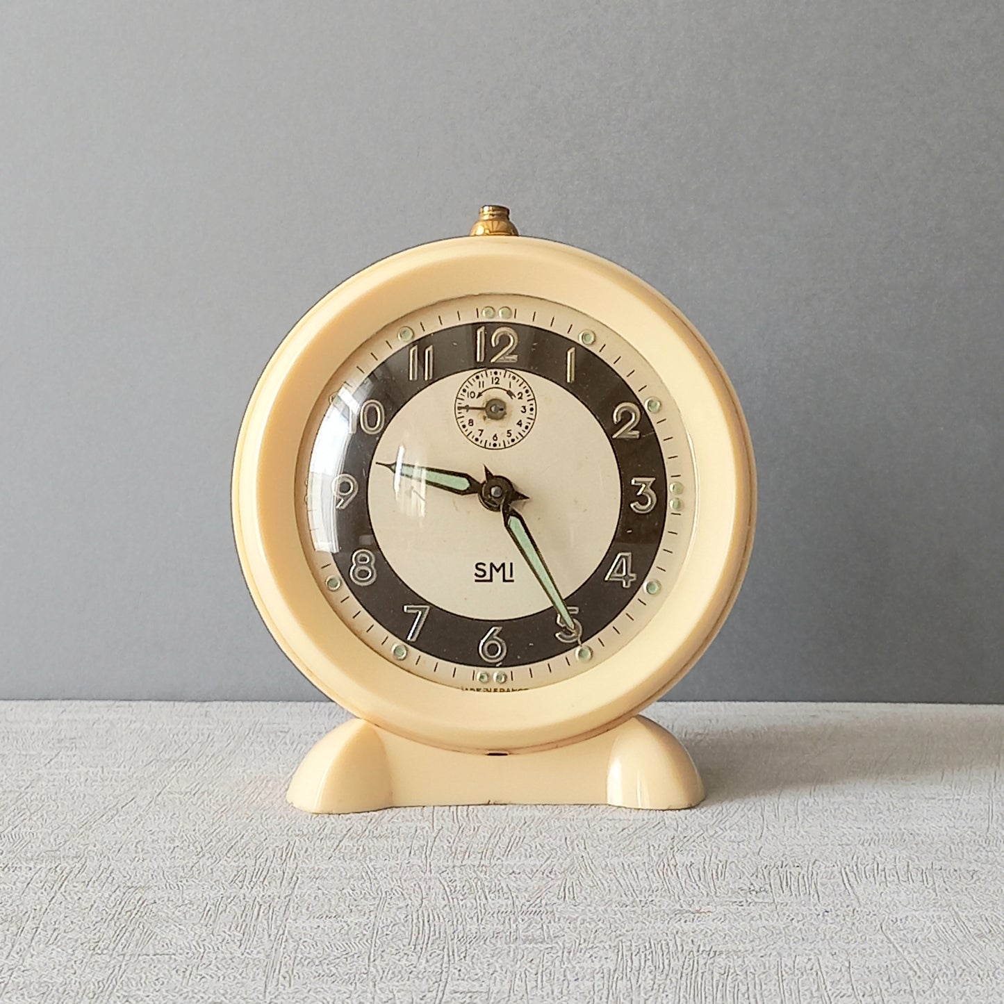 Réveil vintage crème français par SMI, horloge mécanique art déco