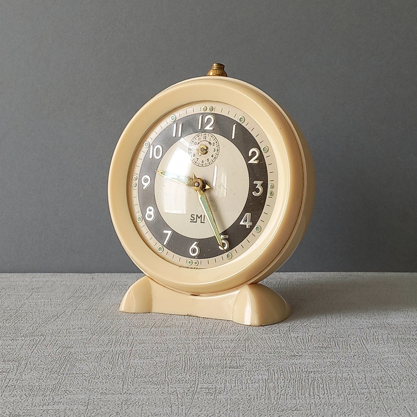 Réveil vintage crème français par SMI, horloge mécanique art déco