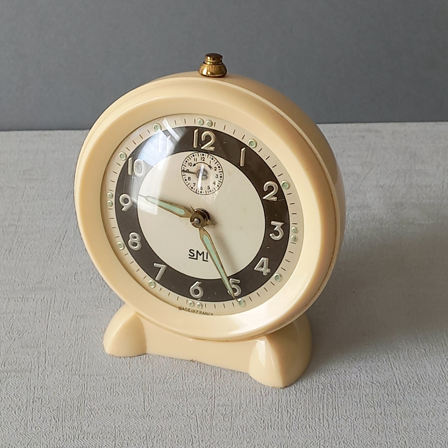 Réveil vintage crème français par SMI, horloge mécanique art déco