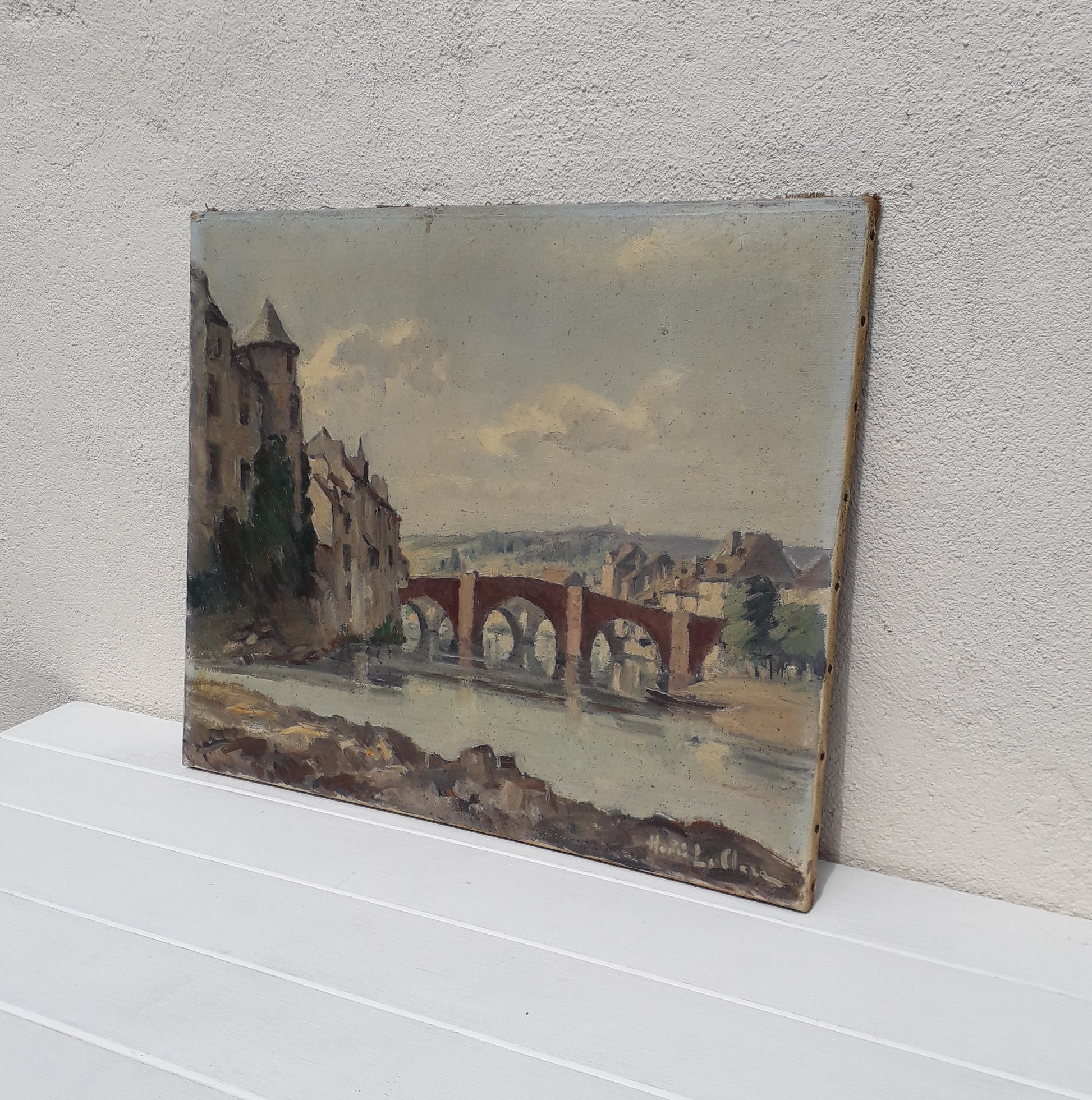An exciting find and truly fabulous French vintage/antique oil painting depicting the old bridges of Espalion, Aveyron in France. The painting is signed Henri Le Clerc. Stretched canvas on wooden frame; to the rear on the wooden stretcher in very faded pencil is the location - my google search bought up a current view of this scene and little has changed. There is no date, although I guesstimate this painting to have been created in the early to mid 20th century.