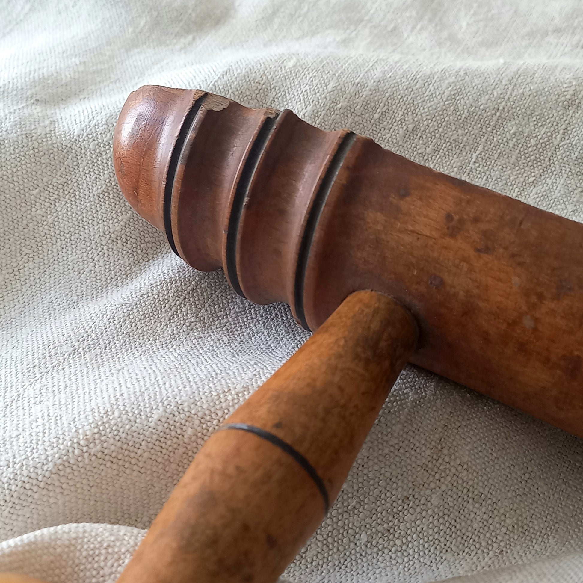 A French vintage faux bamboo wooden coat rack with 4 hanging hooks/pegs. These older type of faux bamboo coat racks are becoming increasingly difficult to source, especially in this excellent condition! There are two metal hanging hooks to the rear for mounting to your wall.
In summary, a wonderful piece of wall decor for any interior, and especially those of a country home, rustic or farmhouse style.