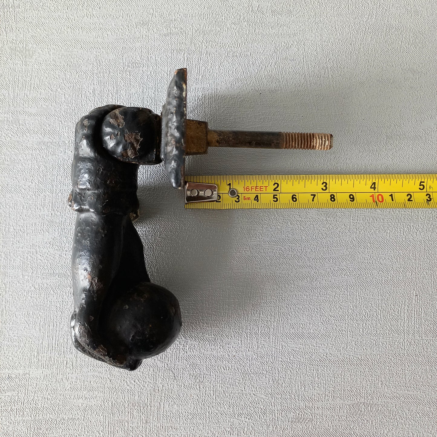 Heurtoir de porte antique français en forme de main de femme en fonte