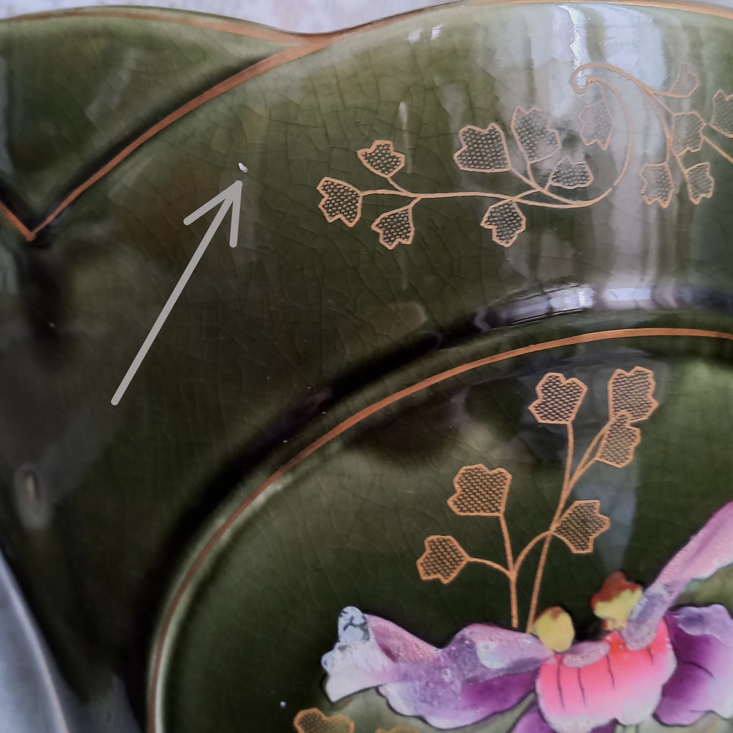 Jardinière décorative ancienne Art nouveau avec fleur d'iris par Gustave de Bruyn de Fives Lille