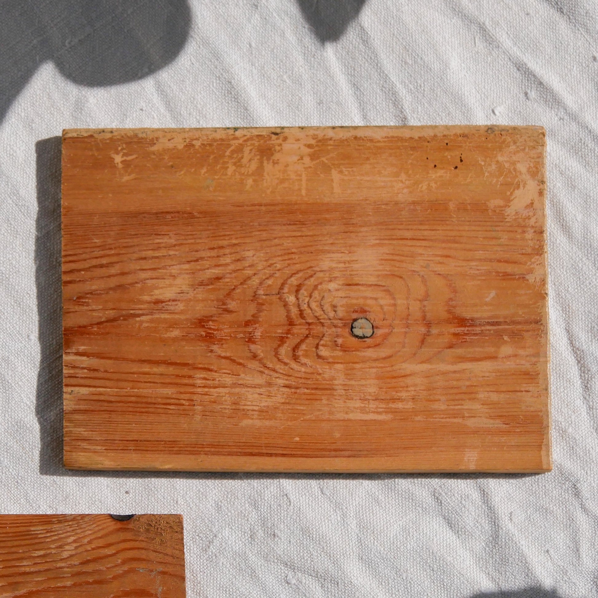 A beautiful pair of small coastal beach paintings on little wooden boards. Each original painting is wonderfully rendered with delightful and moody colours. The artist has signed one painting.
These original pieces of art look great displayed against a wall or on a mantelpiece, etc, and would also look equally nice on miniature easels as seen in two of our photos, or framed and on the wall - many possibilities!