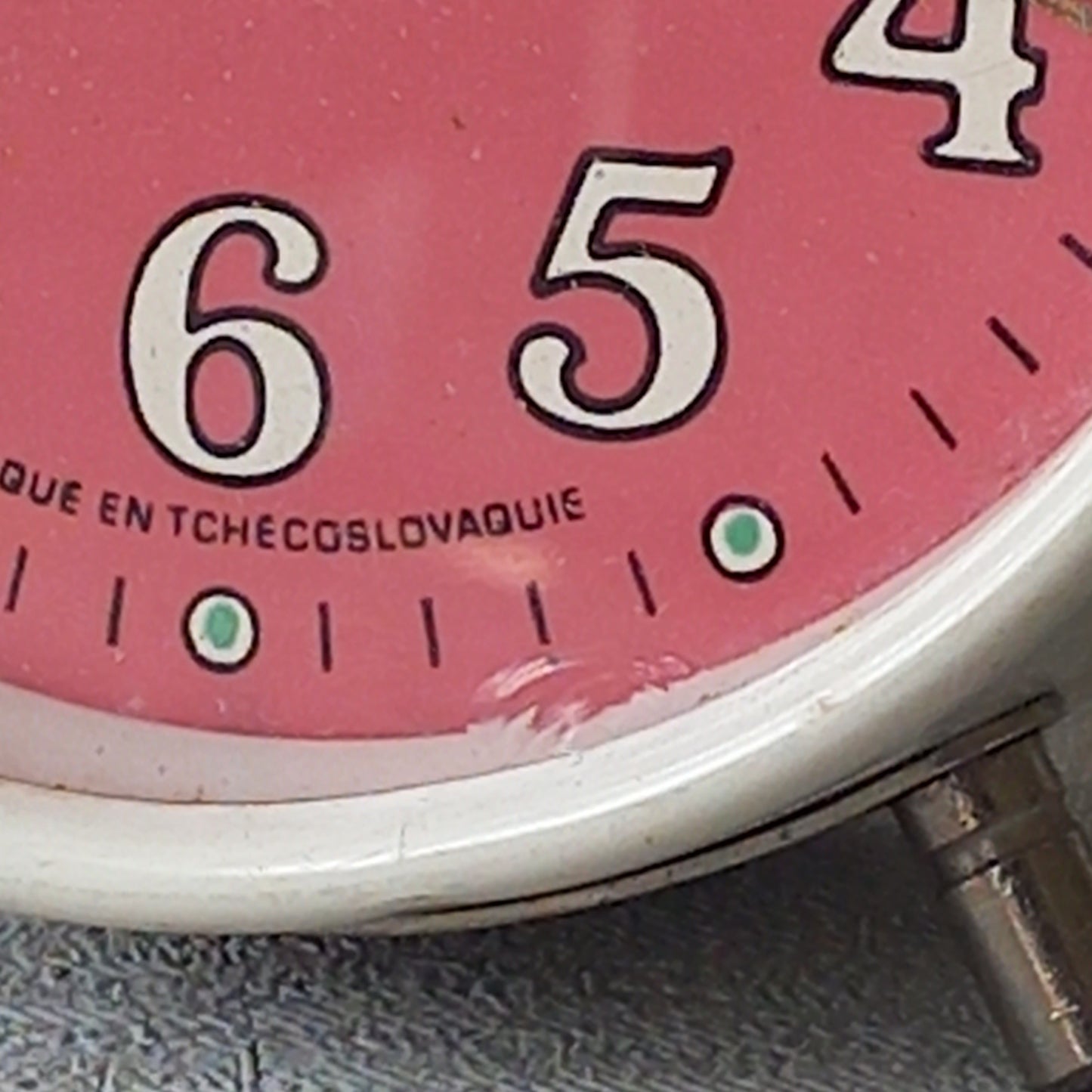 A wonderful vintage alarm clock in an eye-catching white and pink color scheme. This old clock is in working condition including the alarm and has a nice soothing ticking sound too. A great piece of European history from the former country of Czechoslovakia.