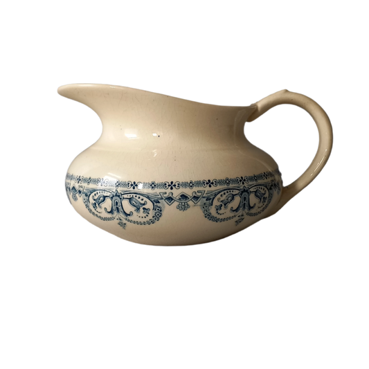 Pichet ou cruche antique en terre de fer française, pichet blanc avec motif de transfert bleu, décor de salle de bain
