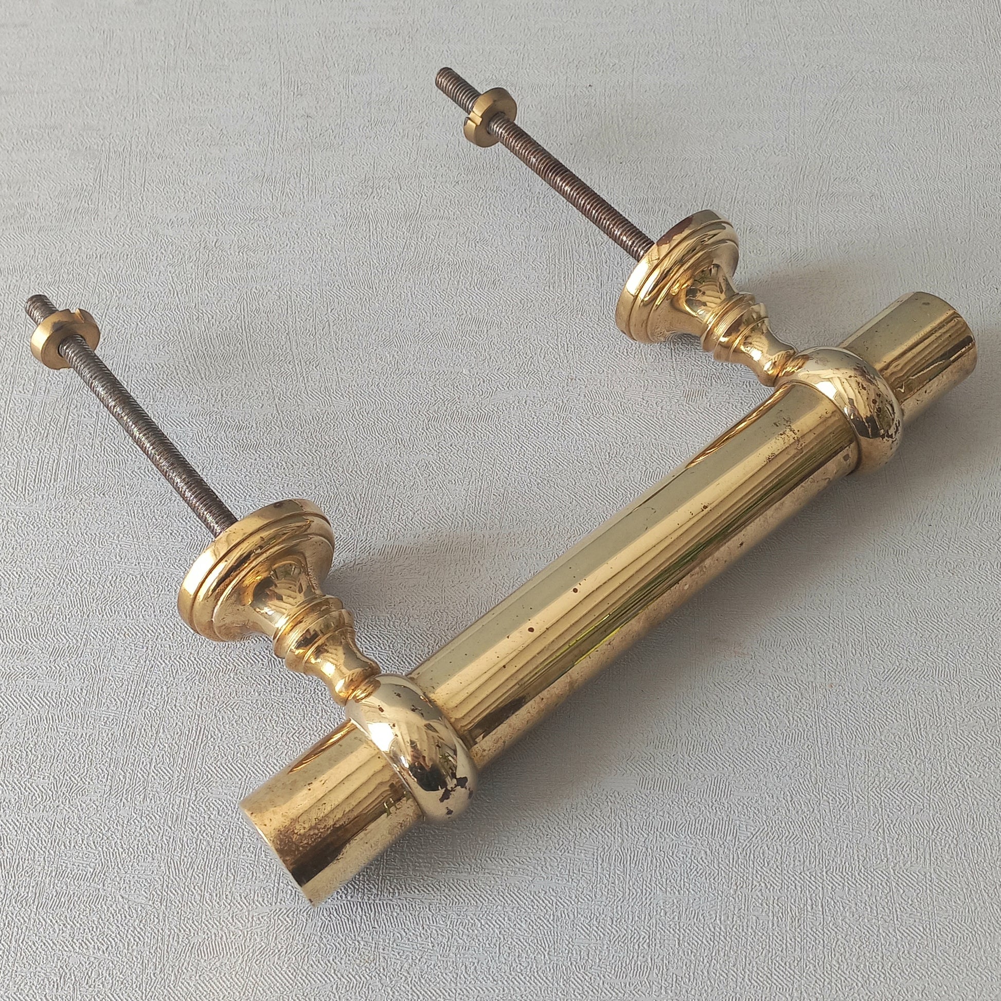 A stylish French vintage Parisian style brass door pull or door handle which will make an excellent finishing touch to any door!
