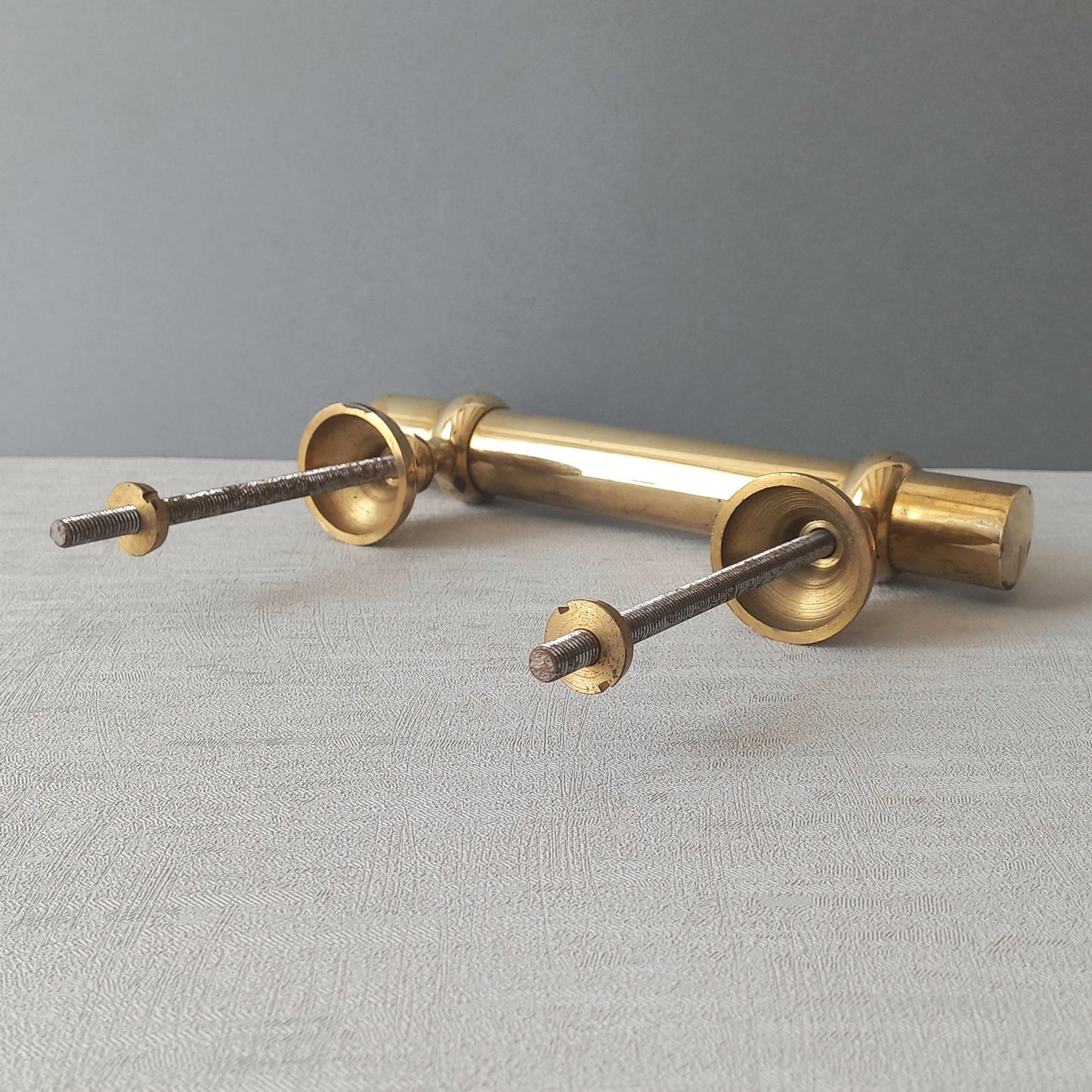 A stylish French vintage Parisian style brass door pull or door handle which will make an excellent finishing touch to any door!