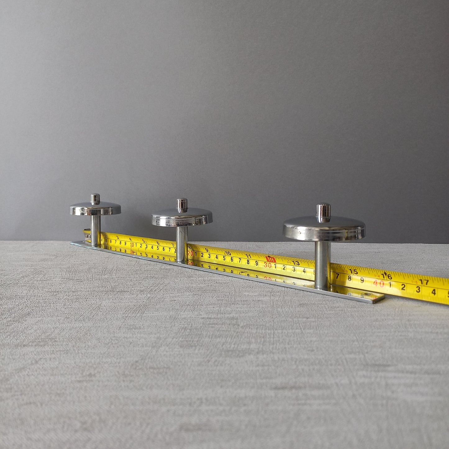 Porte-manteau vintage en métal à 3 crochets avec finition chromée, porte-chapeaux moderniste