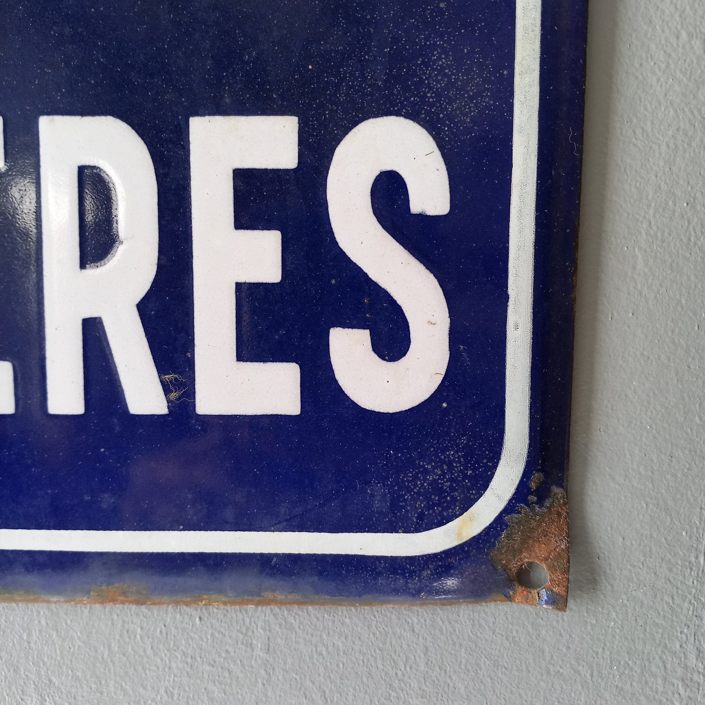 Panneau routier vintage français, plaque de rue en métal et émail bleu et blanc de France