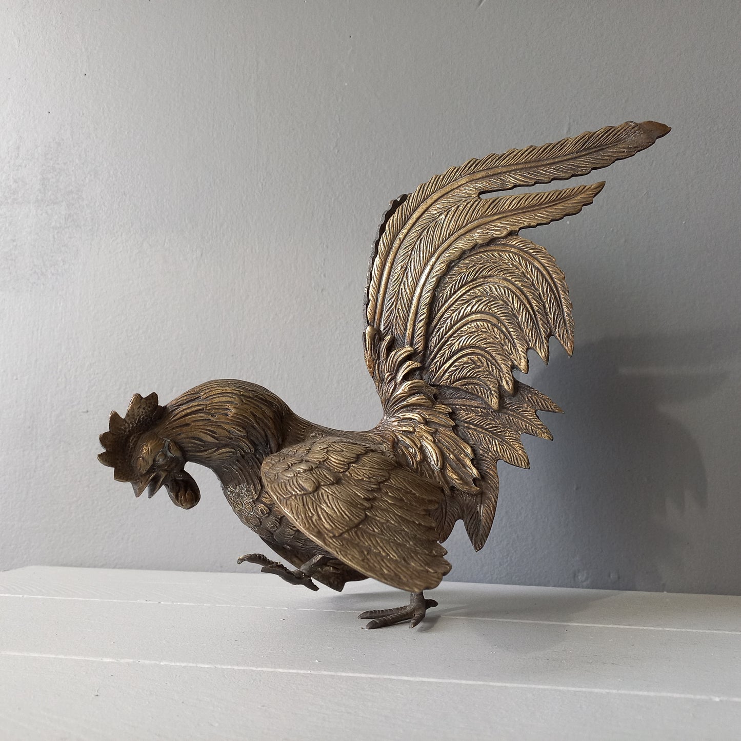 Vintage fighting cockerels dining table decor, large rooster figurines, shelve, mantelpiece and desk decor