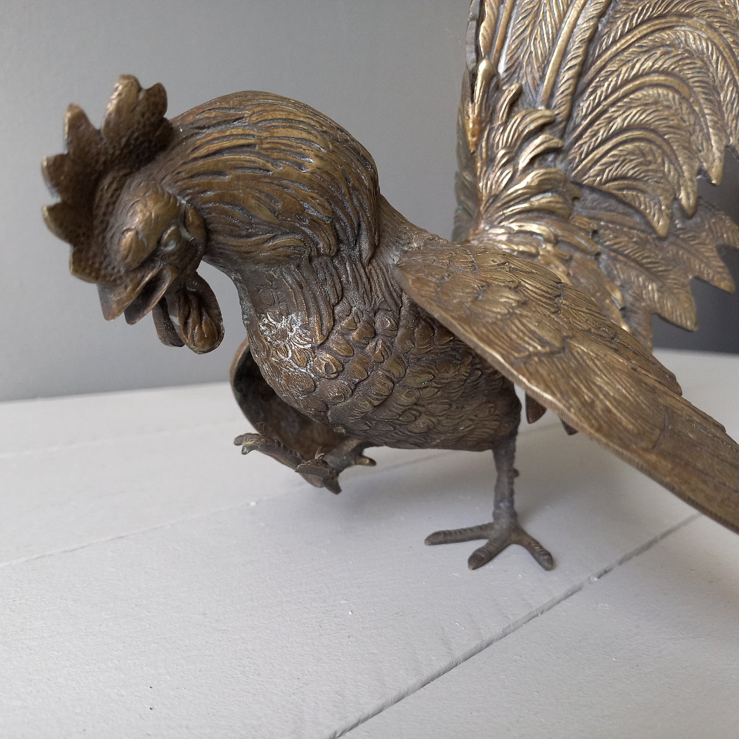 Vintage fighting cockerels dining table decor, large rooster figurines, shelve, mantelpiece and desk decor