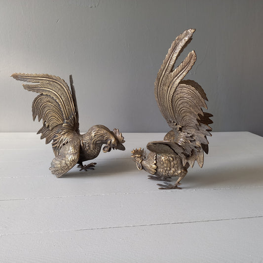 Vintage fighting cockerels dining table decor, large rooster figurines, shelve, mantelpiece and desk decor