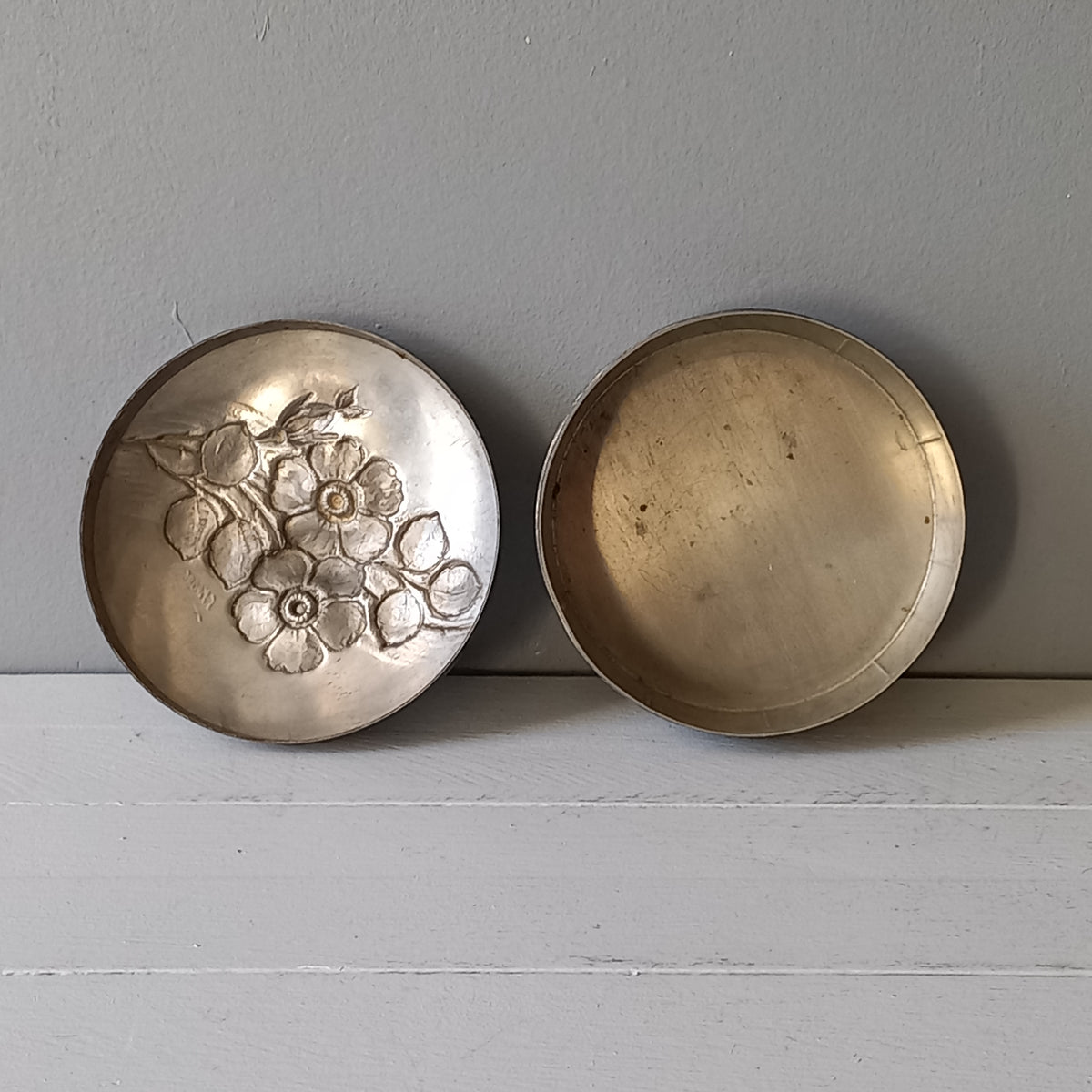 A stylish French vintage/antique decorative pewter lidded pot signed F. Medoc. The lid is adorned with flowers in relief while around the circumference is a simple yet stylish design. A great piece of French pewter indeed.