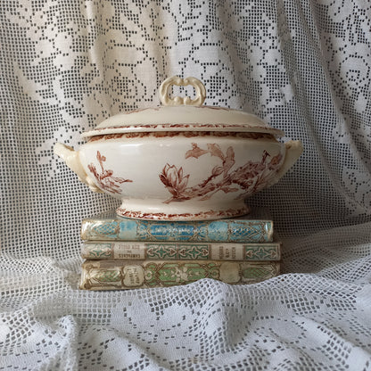 Petite soupière ancienne en terre de fer à décor sépia de France