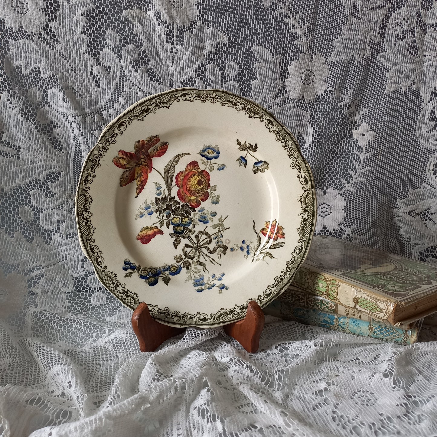 Assiette ancienne en pierre de fer de Sarreguemines en France, assiette décorative française