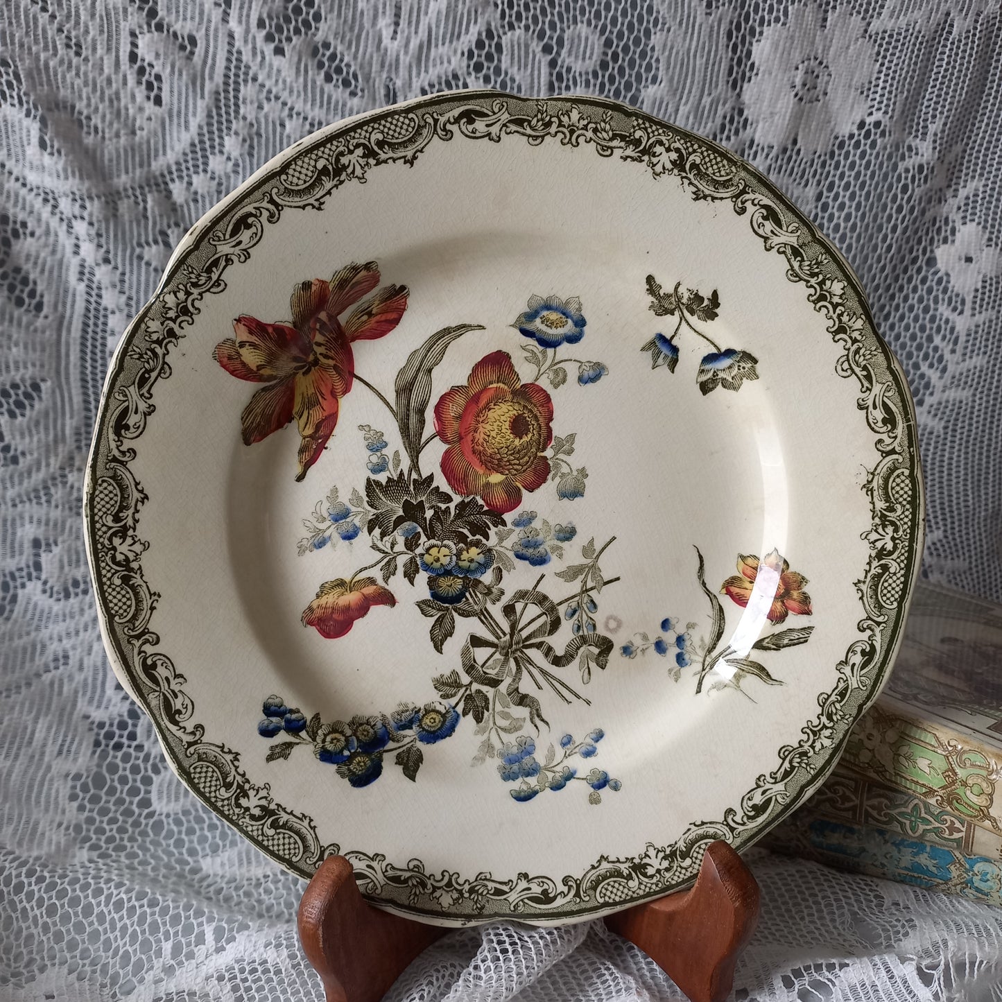 Assiette ancienne en pierre de fer de Sarreguemines en France, assiette décorative française