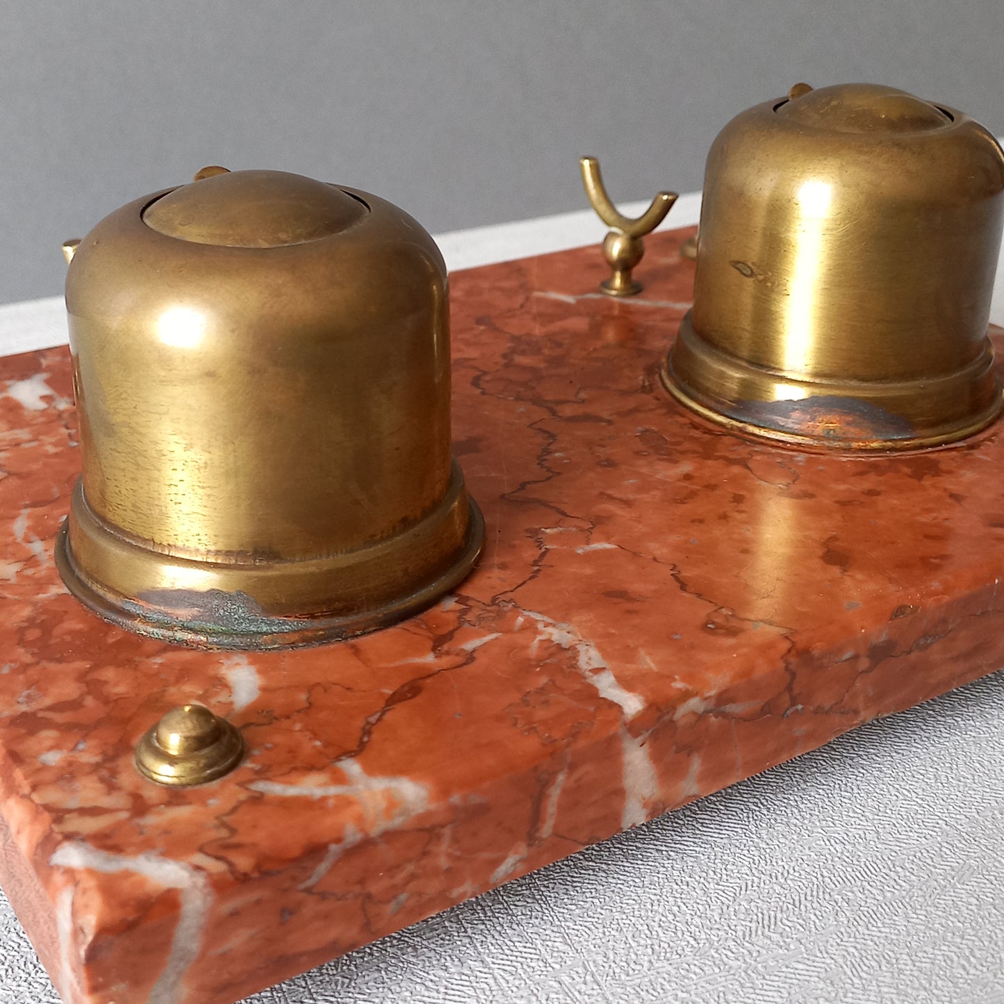 Vintage double brass inkwell and pen rest with marble base, French art deco desk decor