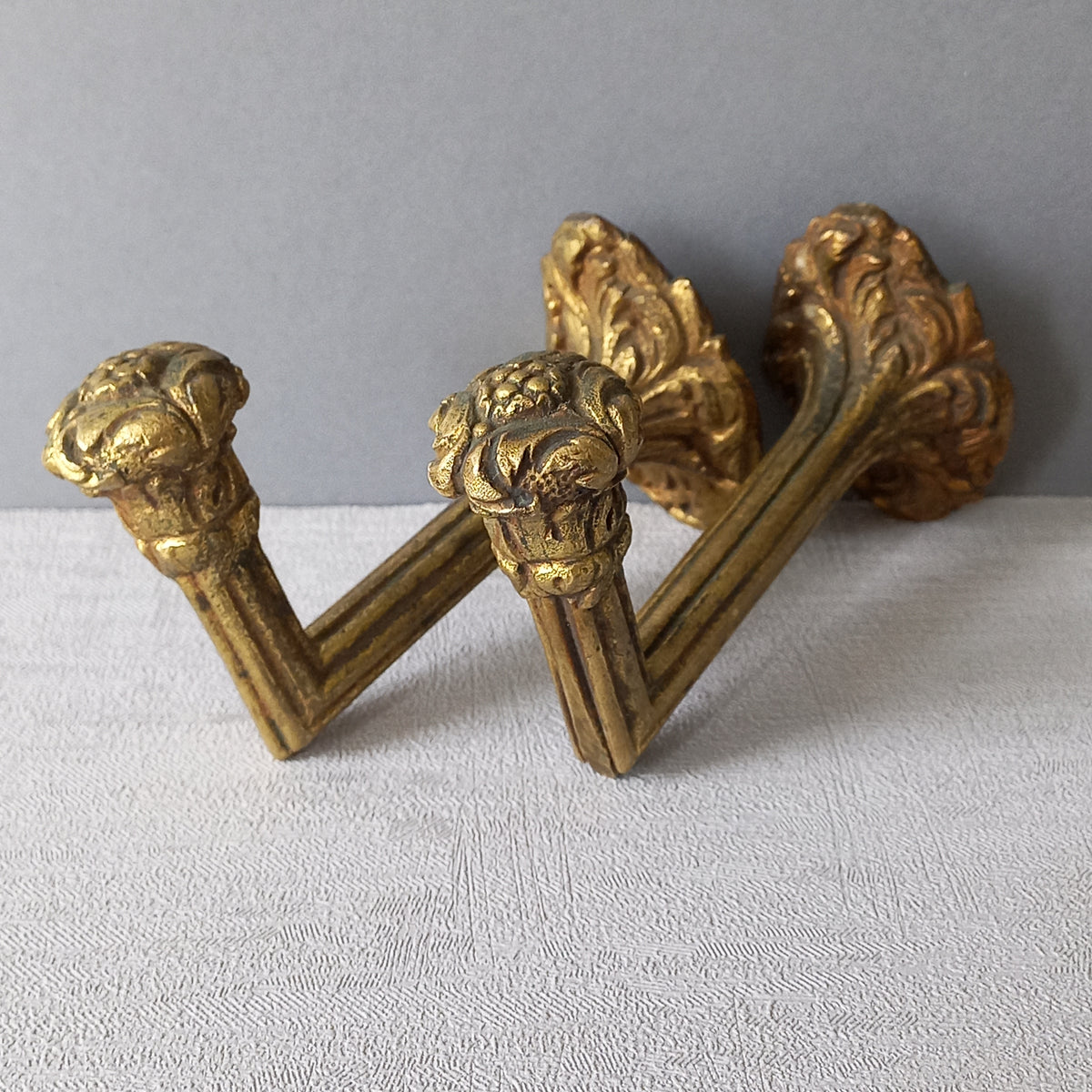 Embrasses à rideaux en laiton antique de France
