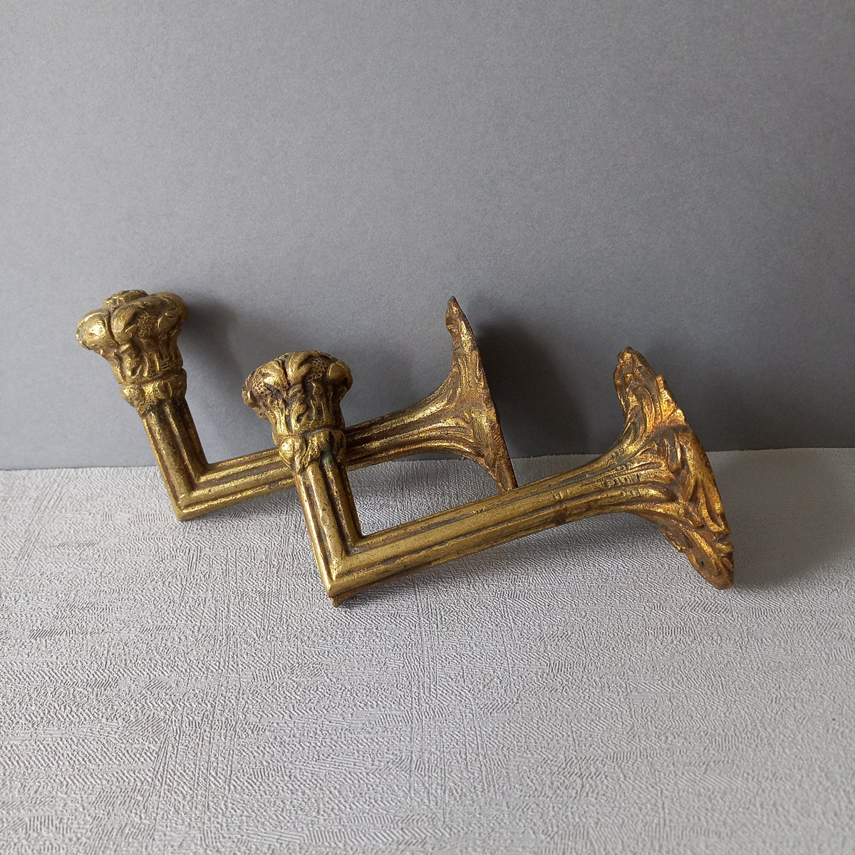 Embrasses à rideaux en laiton antique de France