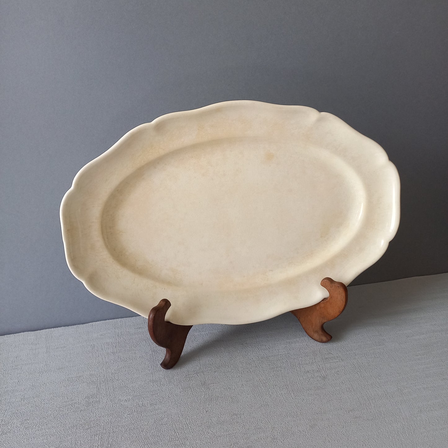 Vintage oval serving plate or platter in tea-stained creamy white colour by Villeroy & Boch