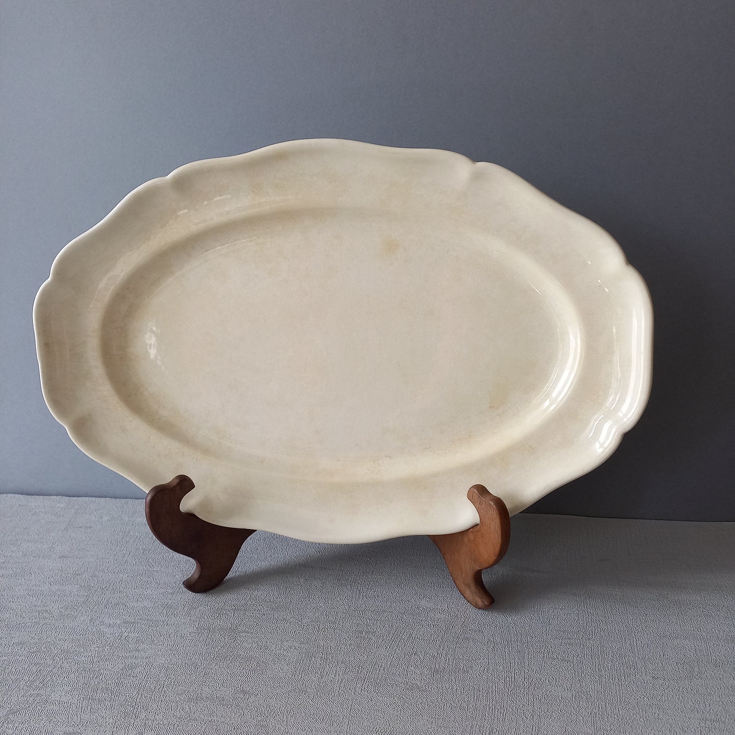 Vintage oval serving plate or platter in tea-stained creamy white colour by Villeroy & Boch