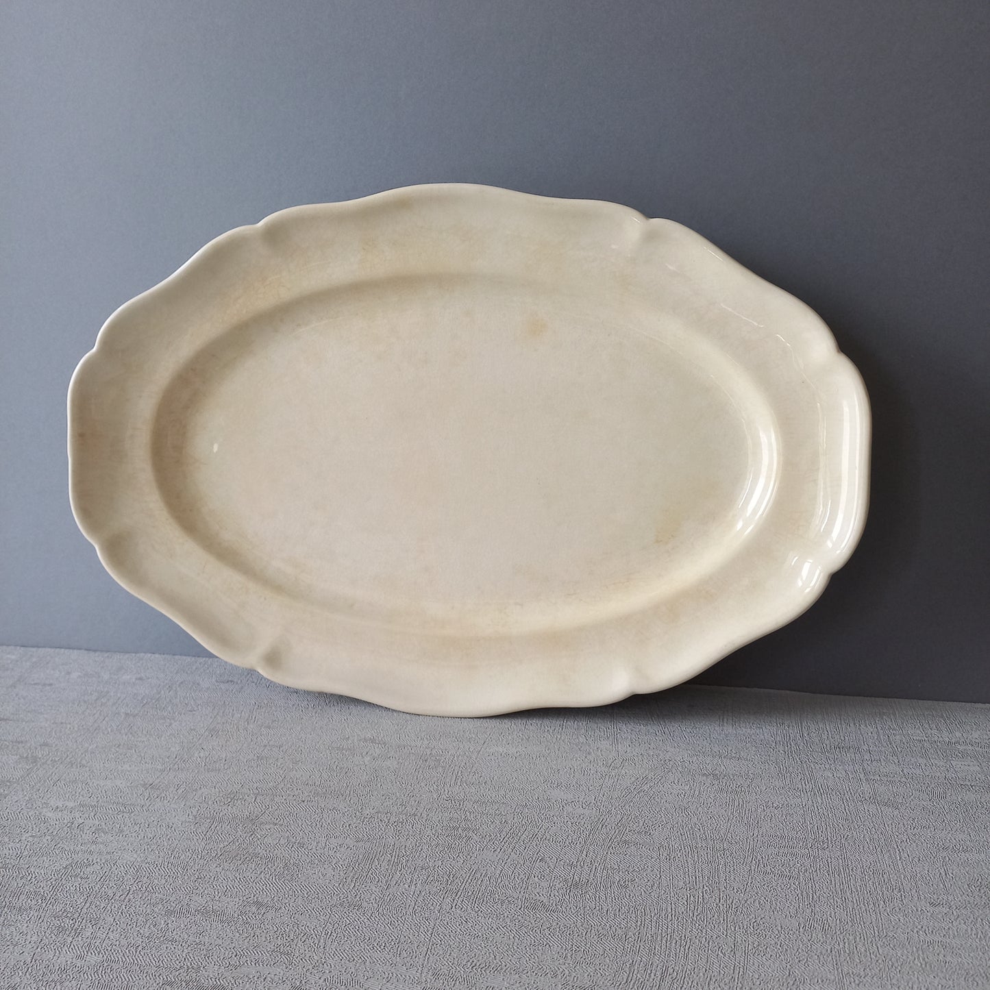 Vintage oval serving plate or platter in tea-stained creamy white colour by Villeroy & Boch