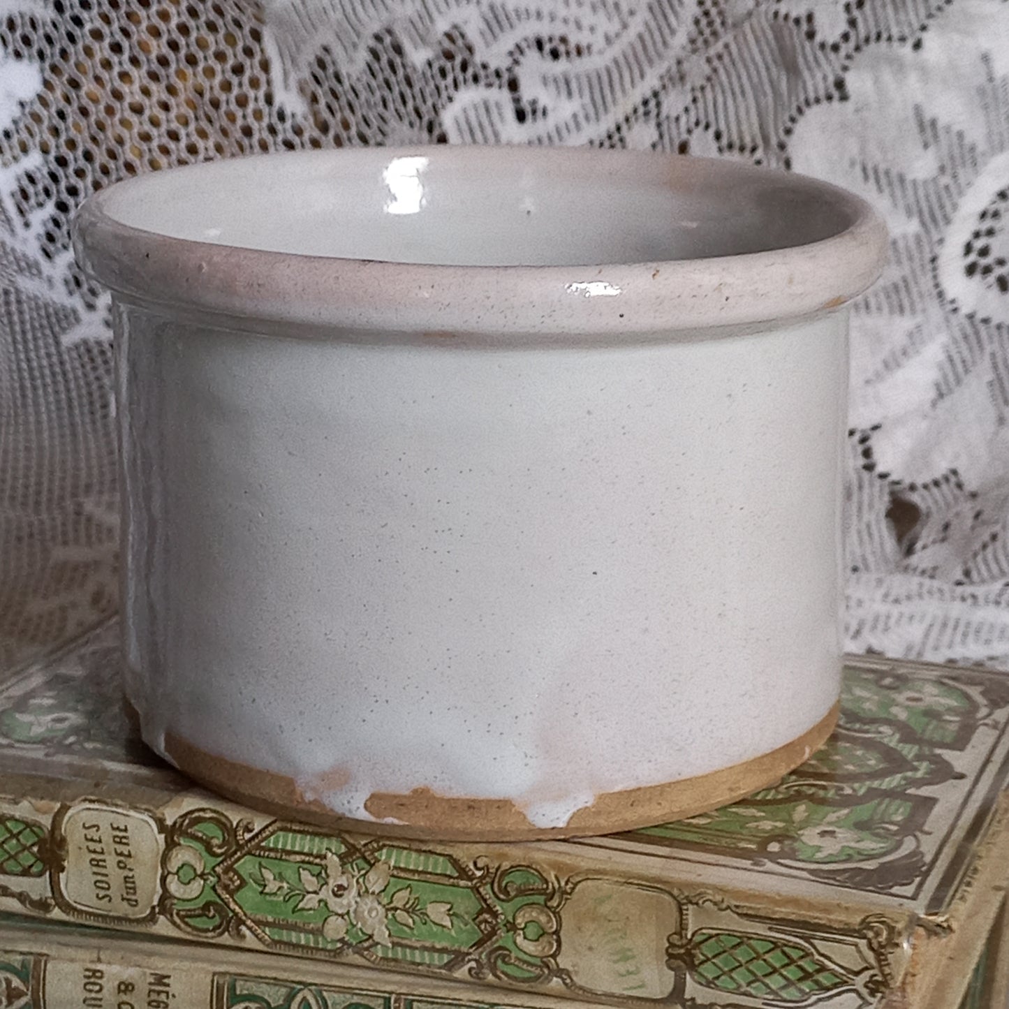 Pot en terre cuite émaillée blanche, pot de rangement pour ustensiles antique français