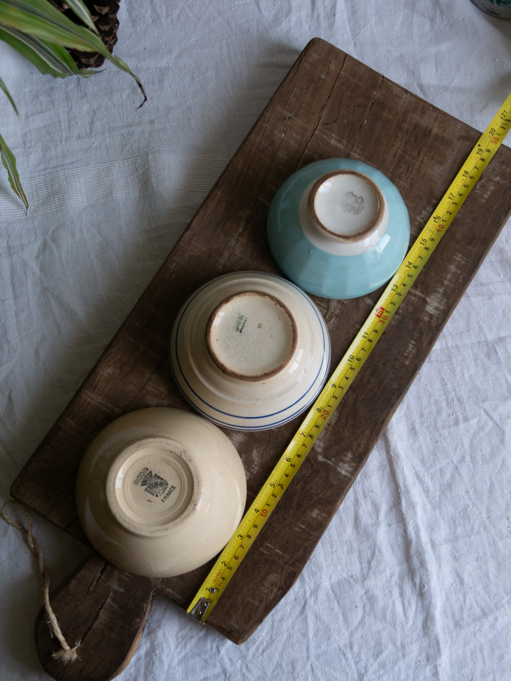 Three authentic French café-au-lait bowls in gently worn condition. Stack them for a slow weekend breakfast display, line them on an open shelf, or fill each with seasonal fruit for an easy pop of colour. 