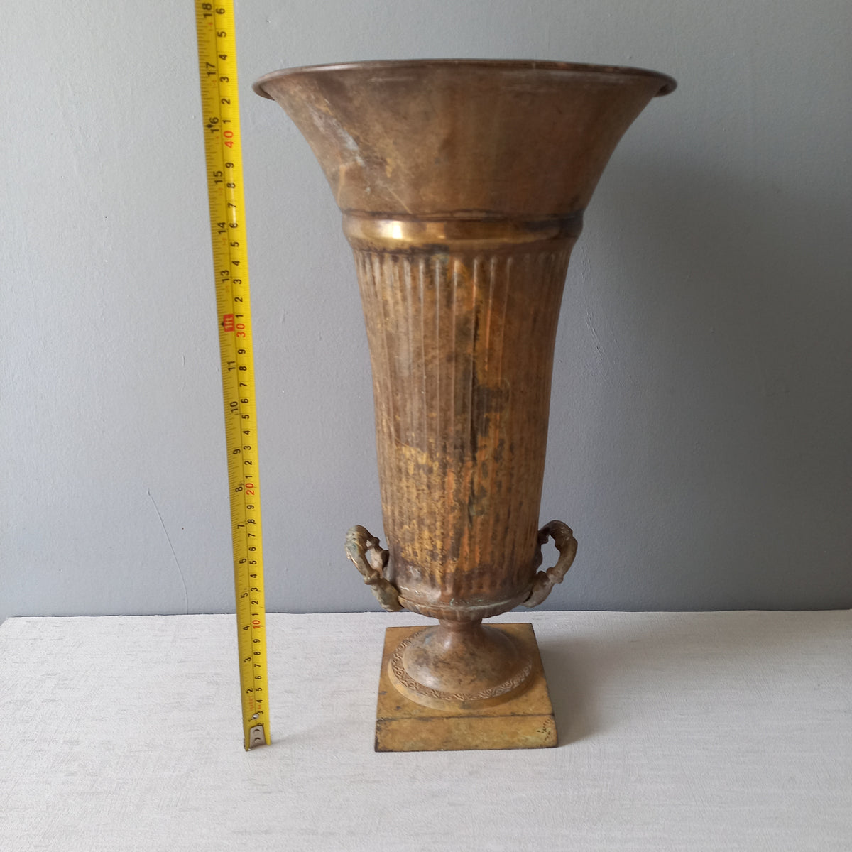 GRAND vase urne en métal art nouveau antique français, porte-parapluie décoratif