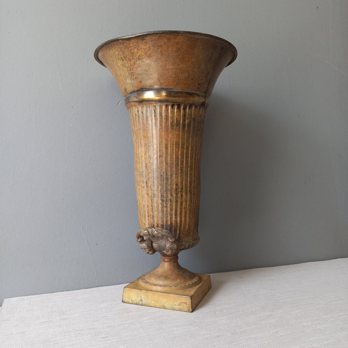 GRAND vase urne en métal art nouveau antique français, porte-parapluie décoratif